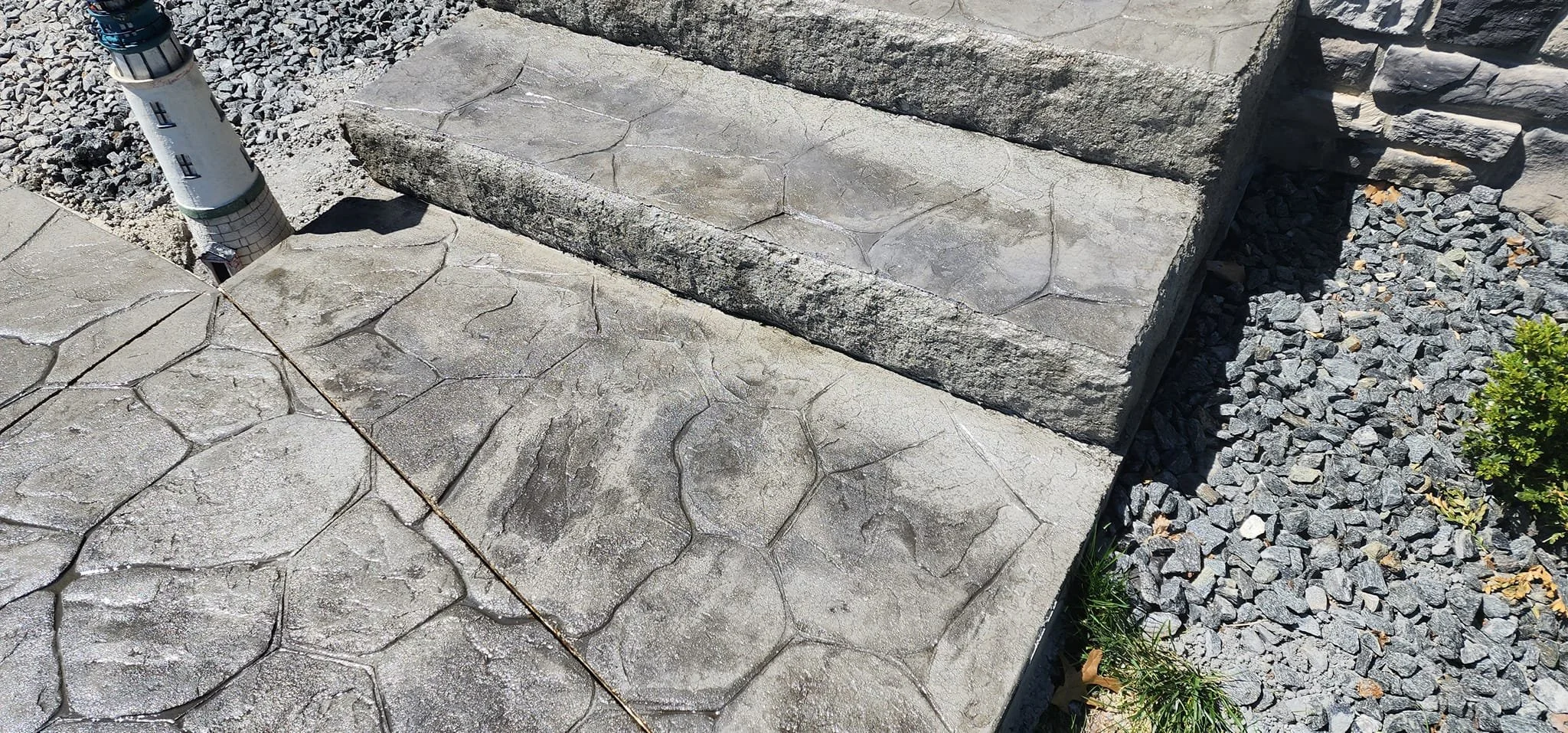 Oranssi carpenter using bench saw