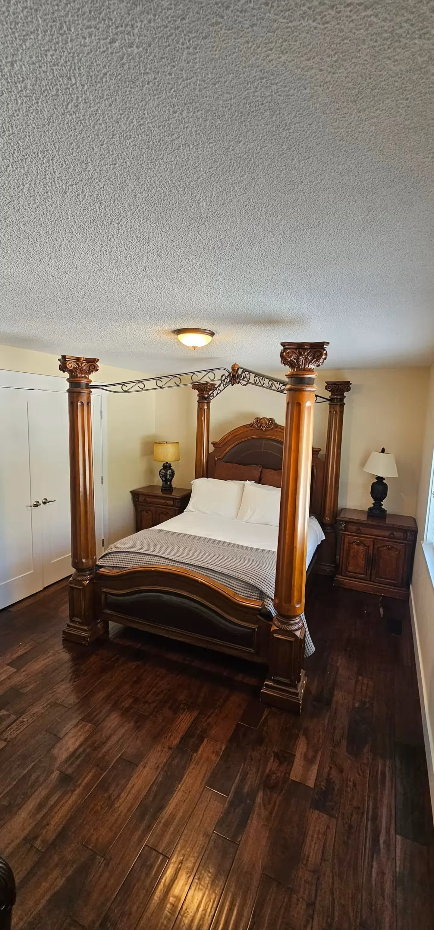Bedroom for 1 (private bathroom)
