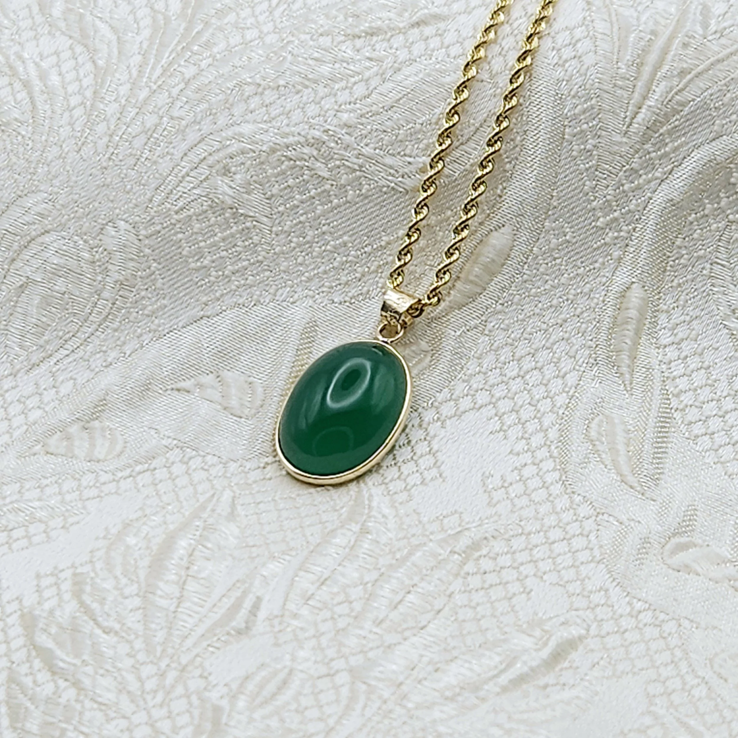 Estate Green Onyx Pendant (4.0 CT)