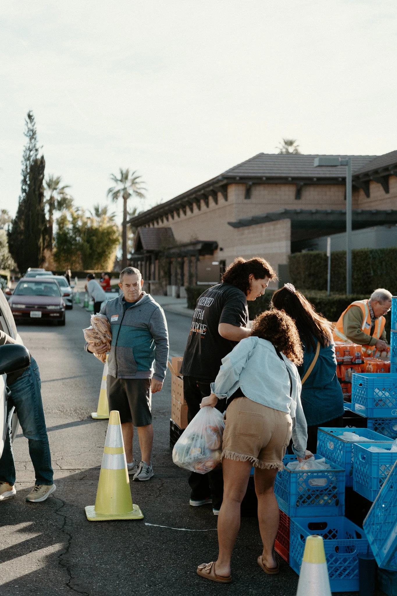 Volunteers at Sat Food Distribution 