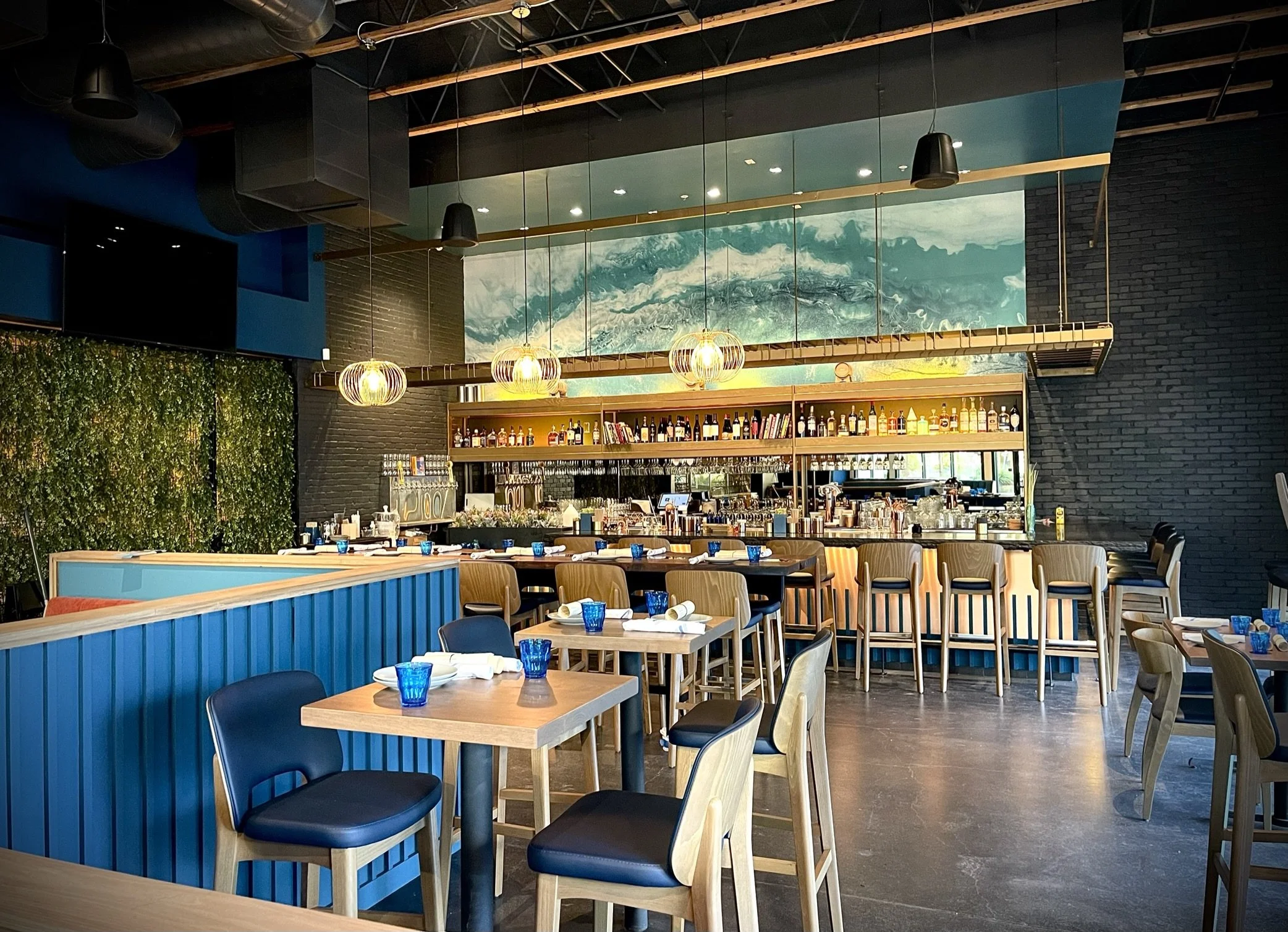 Oranssi carpenter using bench saw