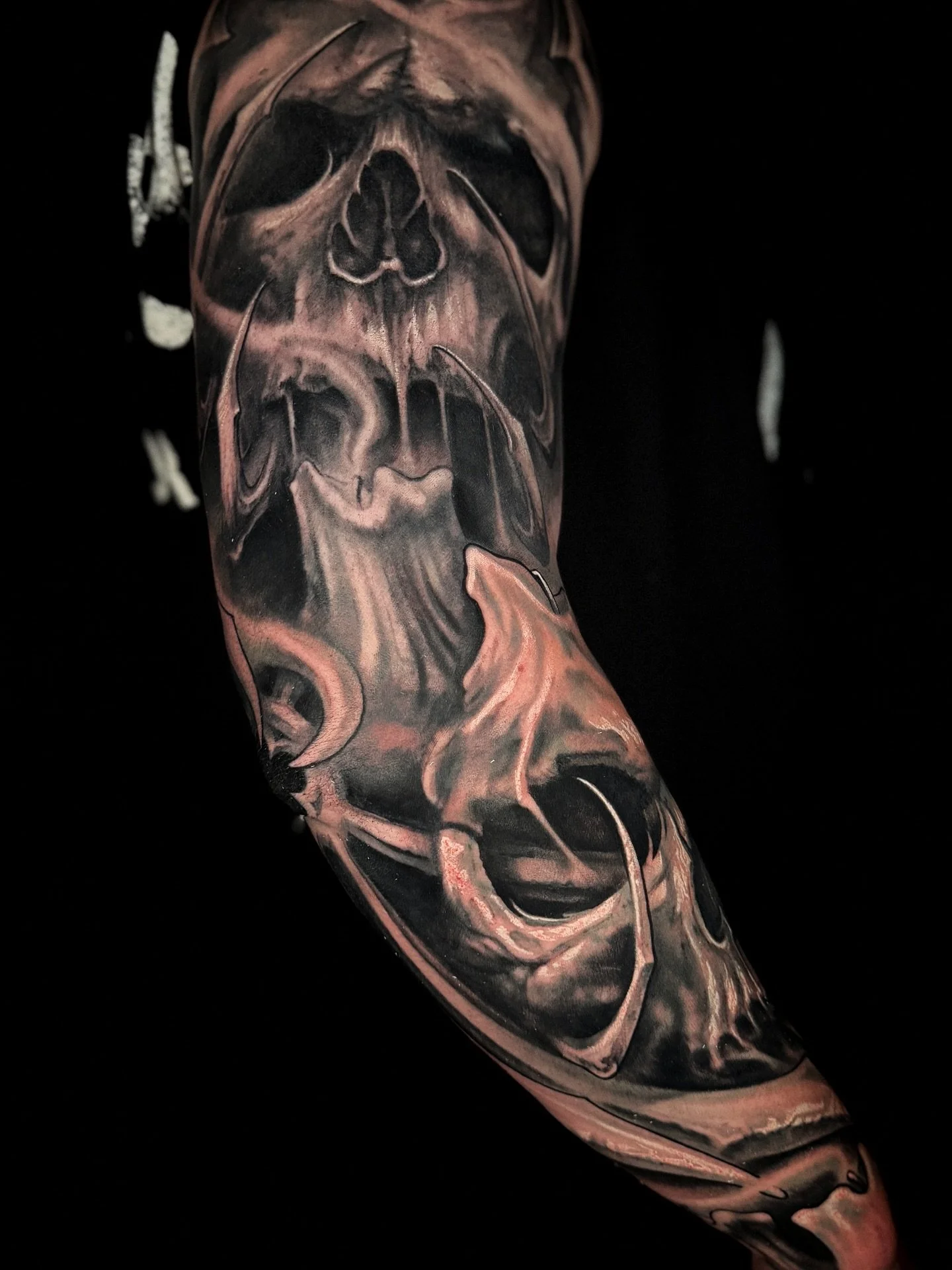 Progress shots of this skull sleeve I was working on at the awesome @theirongatetattooconvention 

Inner arm incoming. 

@lighthouse_tattoo 
@lotusneedles 
@australiantattooistsguild 
@cheyenne_tattooequipment 
@starbritecolors 

#skull #skulltattoo 