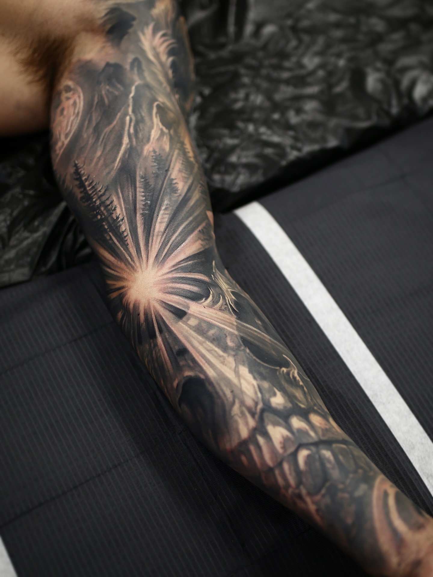 Big skulls are what dreams are made of. Always down to get creative with them! 

@lighthouse_tattoo 
@australiantattooistsguild 
@lotusneedles 

#skull #skulltattoo #foresttattoo #mountaintattoo #naturetattoo