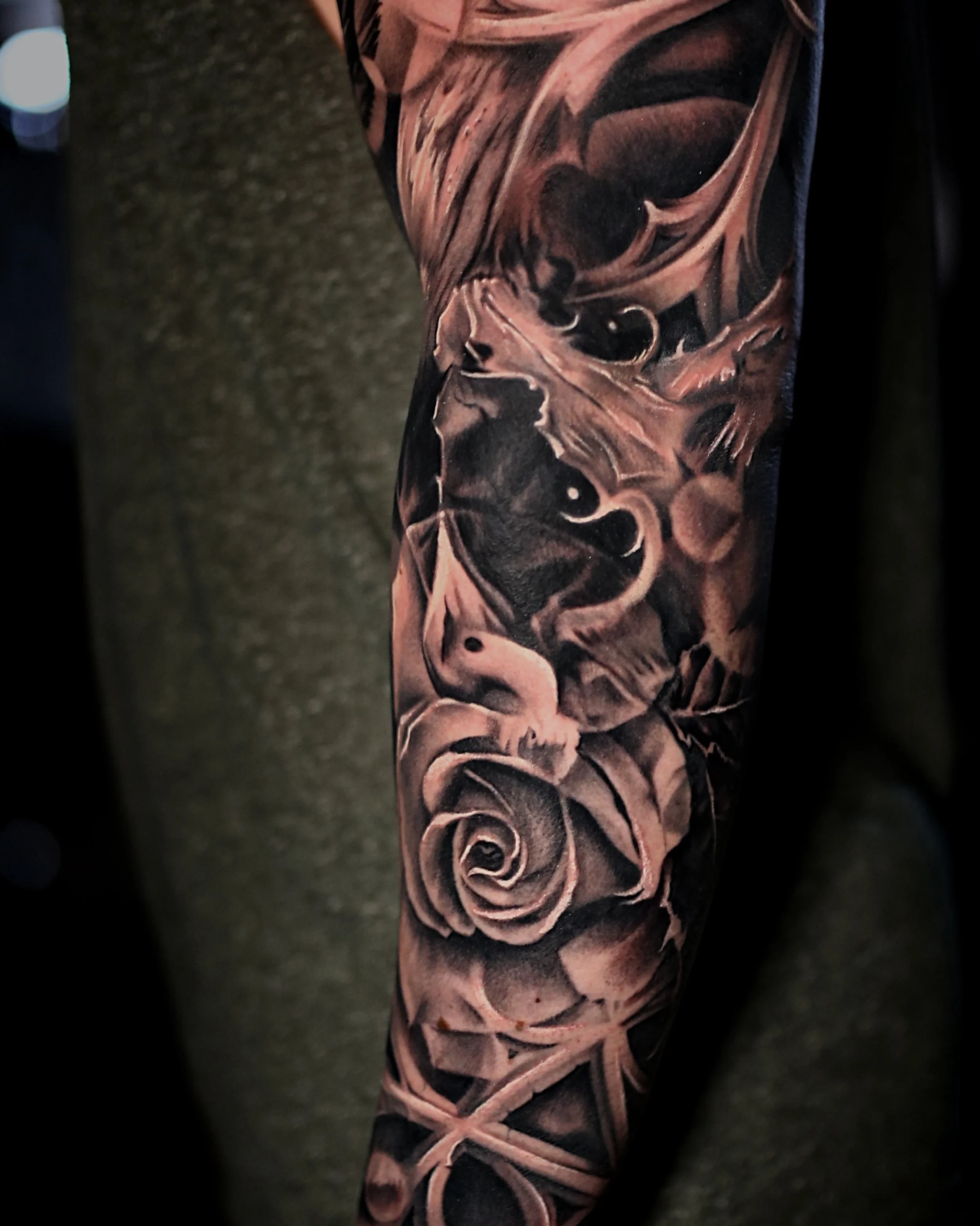 📸 Skull, Rose, Architecture sleeve. 

Lots of double exposure in this to make everything work and blend together. 

@lighthouse_tattoo 
@australiantattooistsguild 

#skulltattoo #rosetattoo #architecturetattoo #brisbanetattoo #sydneytattoo
