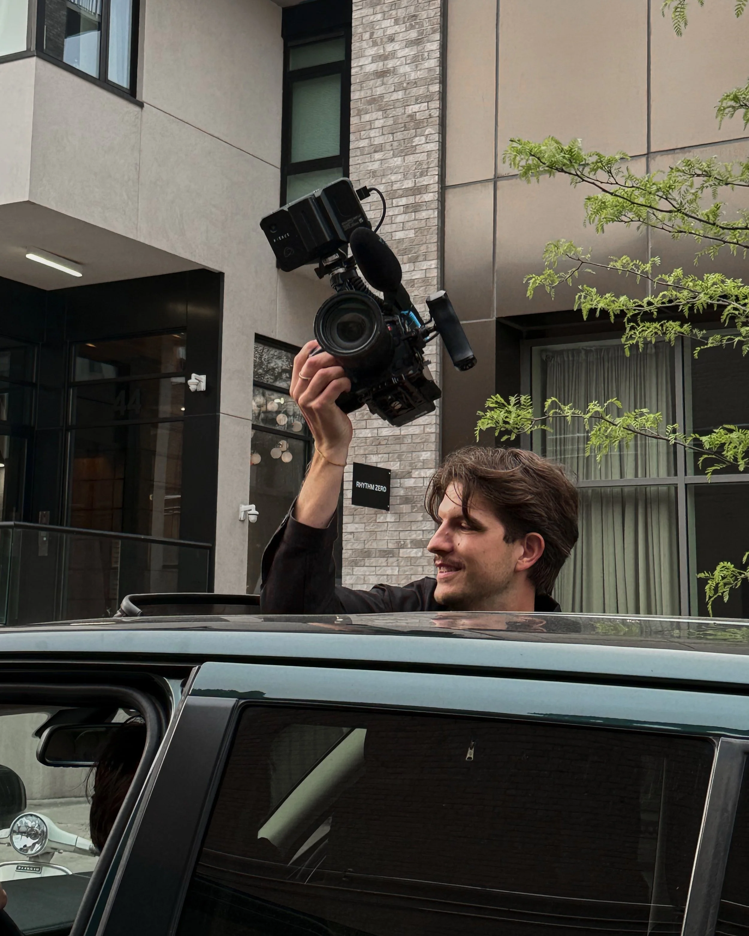 Sometimes to get the shot you gotta hangout the sun roof.

Behind the scenes of my recent shoot with @rhythmzeronyc

#nyc #lifestylevideographer #brandfilms