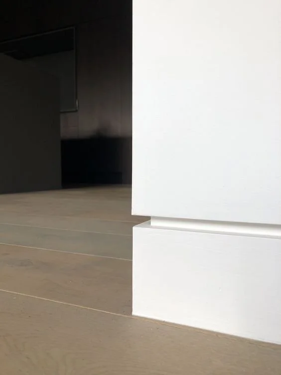 Studio rai Flush with Reveal Baseboard