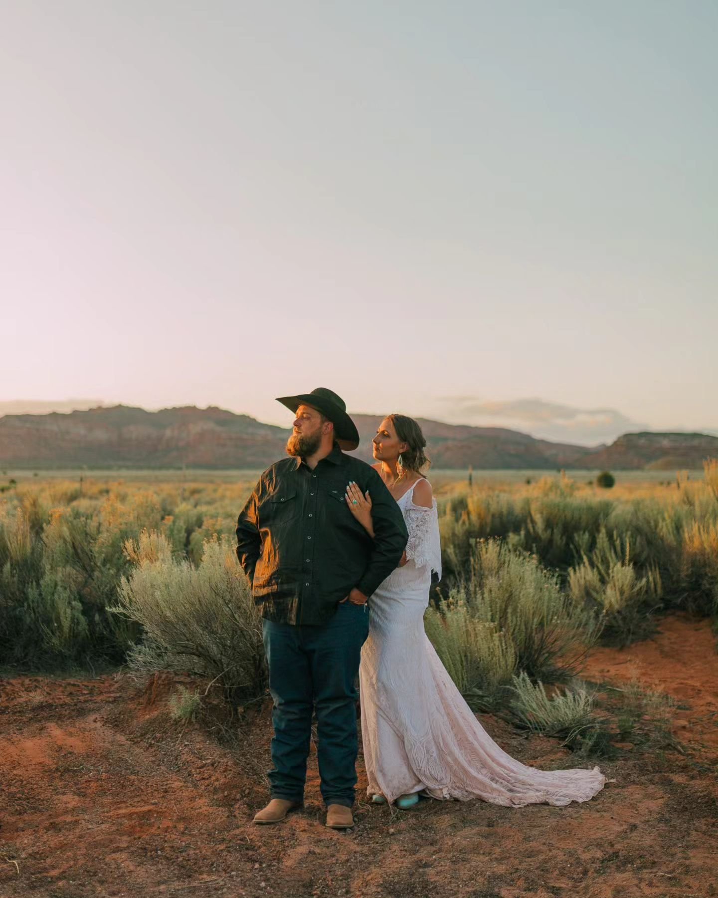 A beautiful western wedding 💛

I couldn't even share all the sweet moments from Skye and Andrew's big day, but so excited to share all the things I could fit into one post!

We started the day getting ready, to having a first look with her grandfath