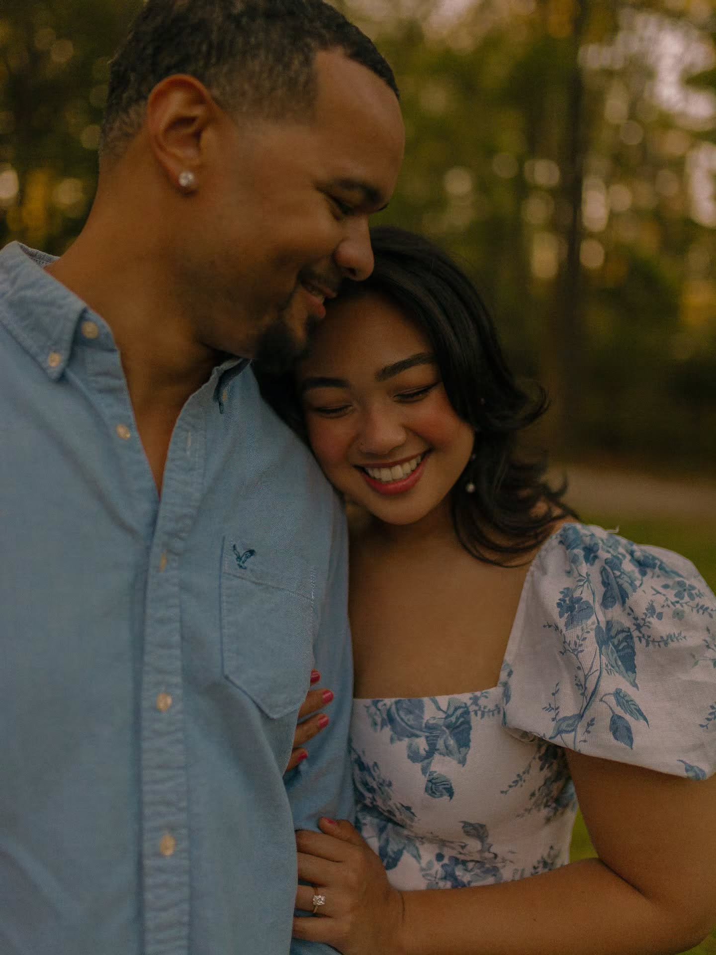 I&rsquo;m obsessed with couples in love! Like the laugh-until-you-snort, hold-each-other-close, choose-you-every-day kind 🥰 These are the moments I&rsquo;ll forever chase, and getting to capture them feels like the biggest honor 💛

#easterniowaphot