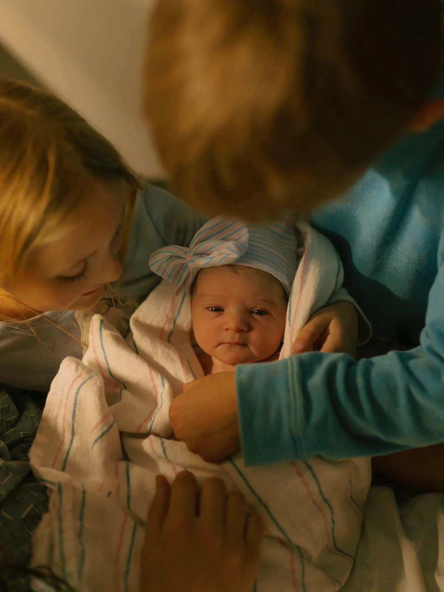 One of the greatest joys in this life is watching littles meet their new baby sibling 💛💛💛

#newborn #birthstory #fresh48 #birthstoryphotography #newbornphotography