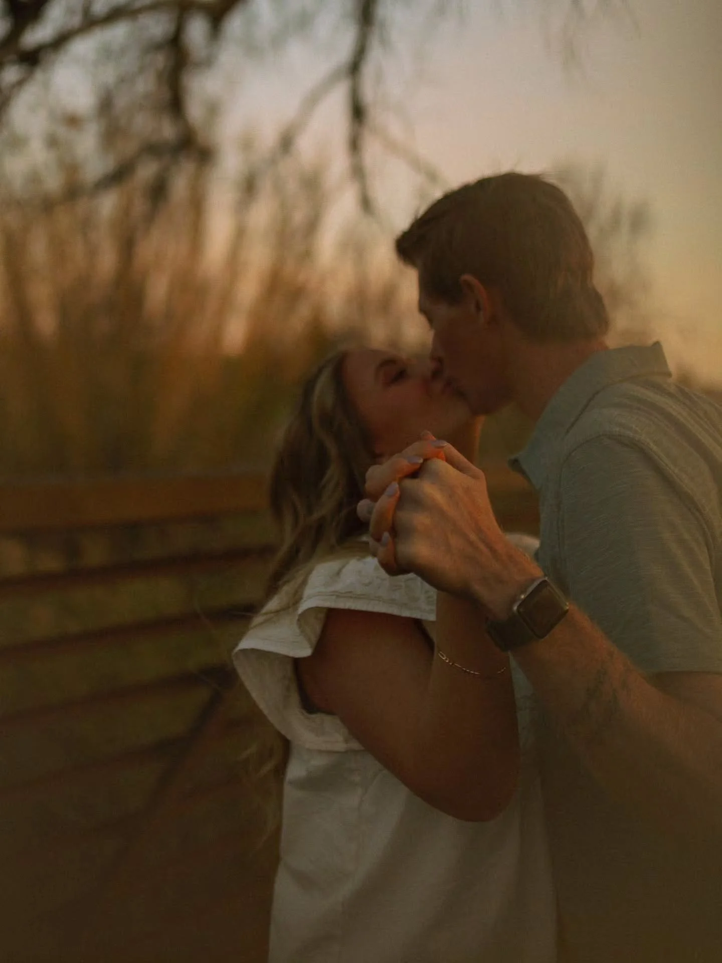 That cozy kind of love 💛

#iowaphotographer #cedarrapidsphotographer #iowaweddingphotographer #cedarrapidsweddingphotographer #MidwestWeddingPhotographer