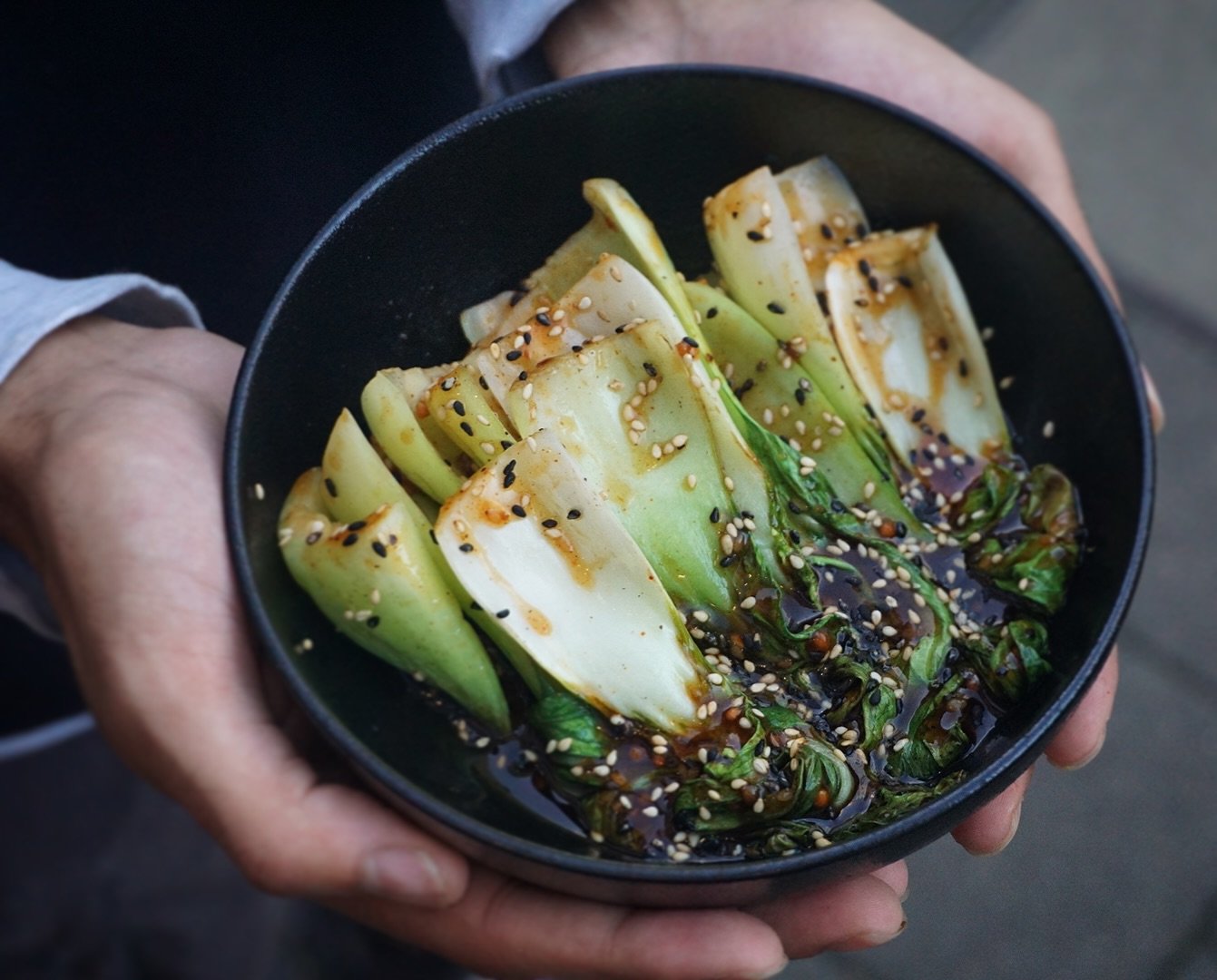 P A K  C H O I &bull; Frisch, knackig und n&auml;hrstoffreich: Pak Choi bringt asiatisches Aroma und gesunde Vielfalt in die K&uuml;che. Dieses spezielle Blattgem&uuml;se findet ihr bei uns nicht mehr nur in Miso Ramen, sondern auch als Izakaya Tapa 