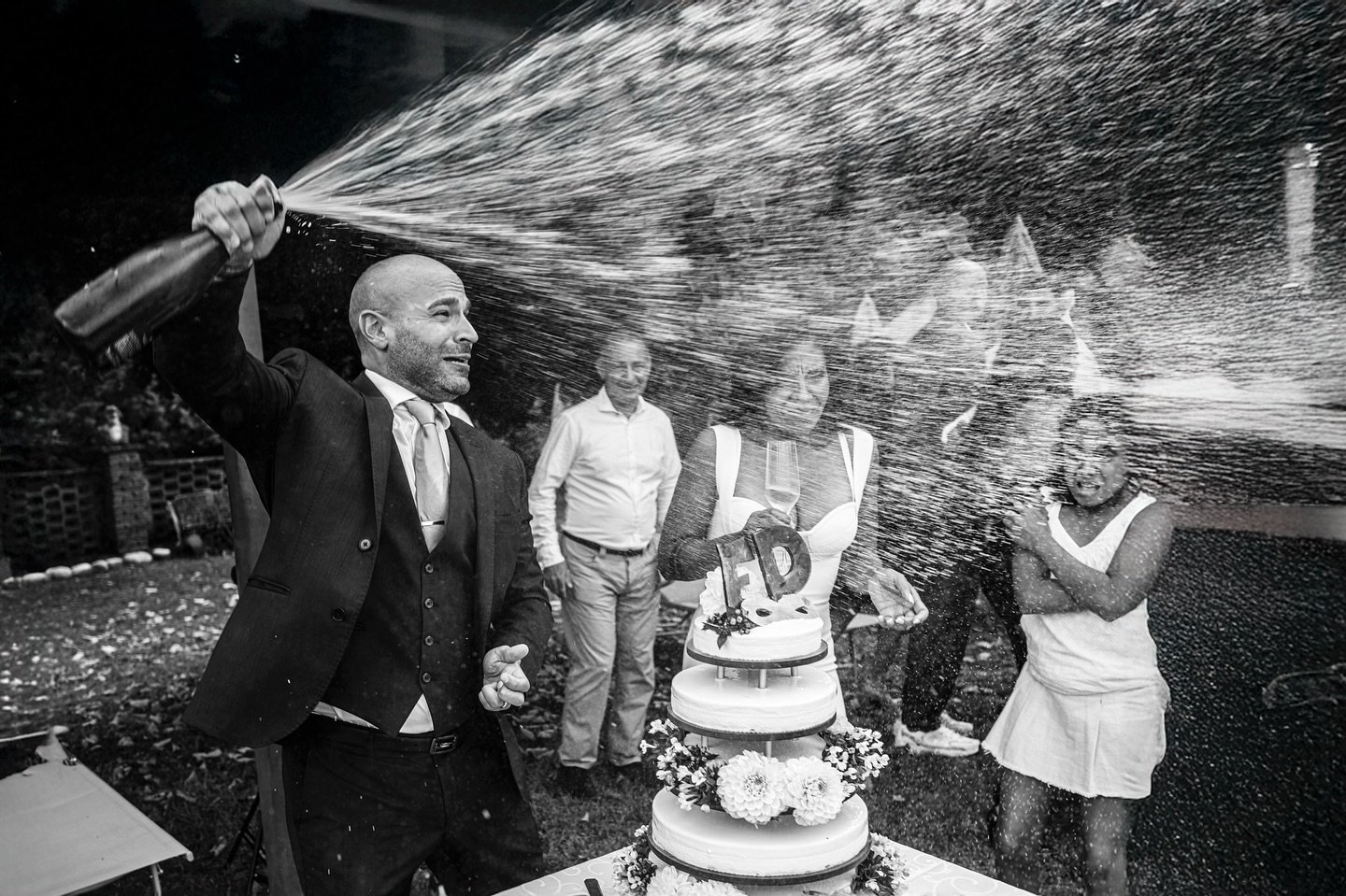 ❤️ Love in the air. Champagne everywhere 🍾

📸 @danielebenso_wedding 

🔗 danielebenso.com
📱 +393405298806
✉️ info@danielebenso.com

#weddingphotography #weddingphotographer #funweddingmoments #thefunnysideoflove #justrawunfilteredreality #loveisin