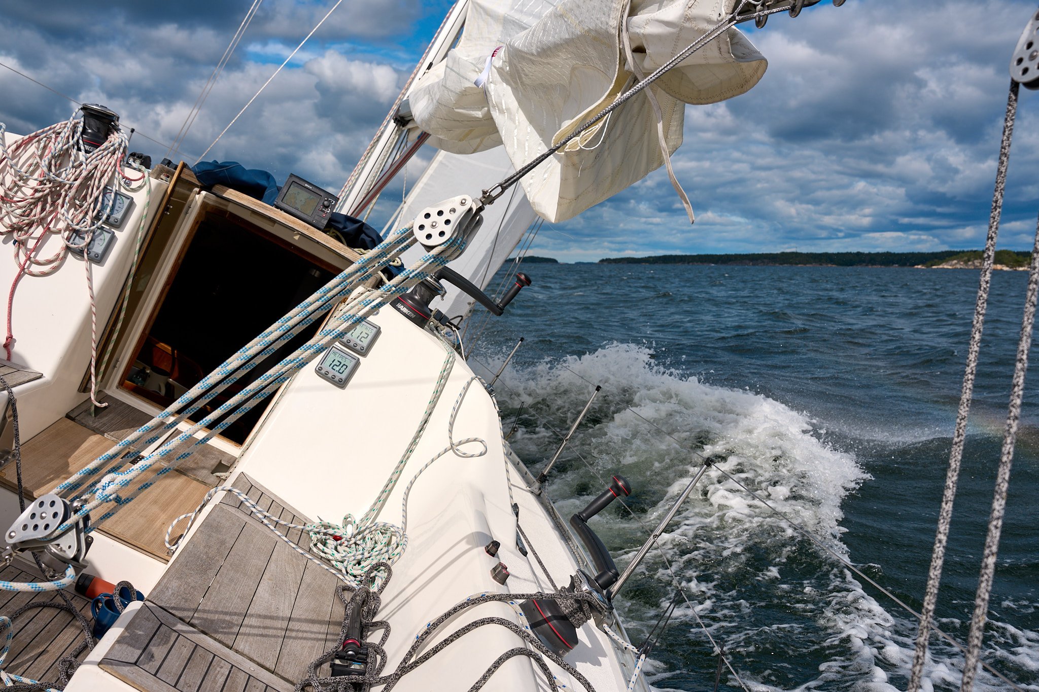 LATE SUMMER SAILING UP NORTH
