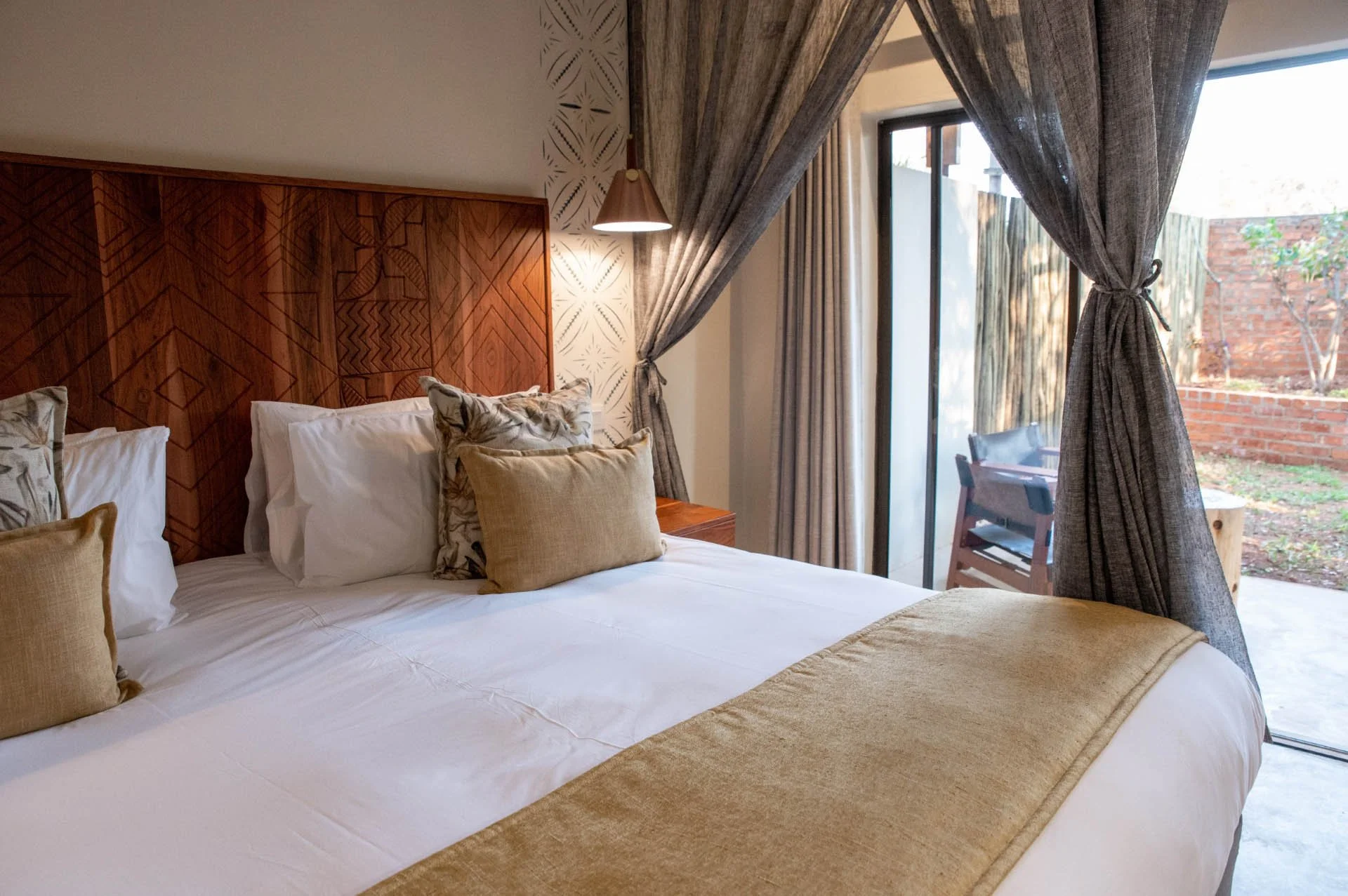 Honeymoon-bed-to-garden.jpg
