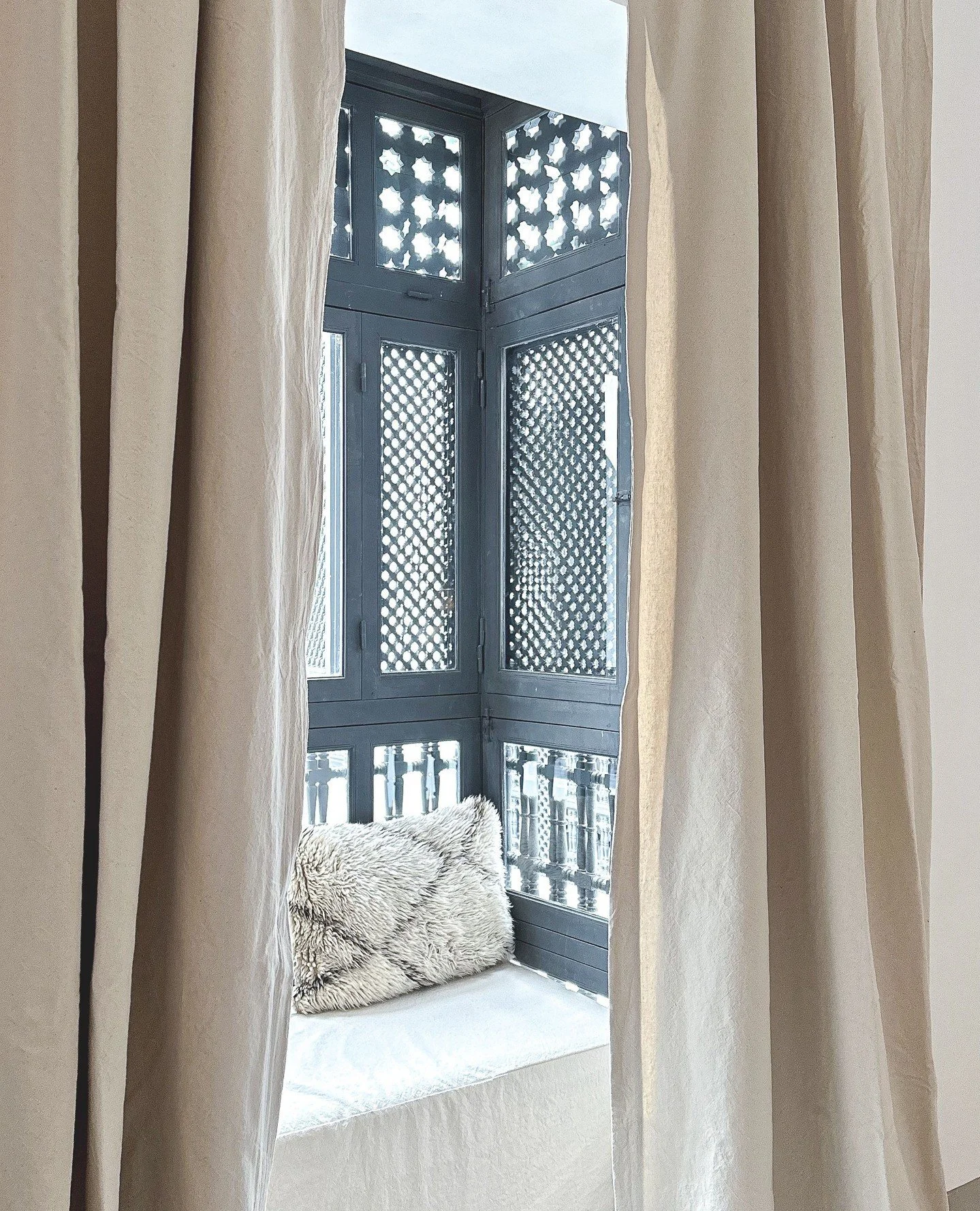 ⵣ Suite Salmya and her reading nook in Moucharabieh ⵣ ⁠
⁠
⁠
⁠
⁠
⁠
⁠
#riad #riadatay #riadmarrakech #marrakech #morocco #authenticmorocco #moroccanescape #riadlife #riadlovers #marrakechriad #beautifuldestinations #cntraveler #boutiquestay #travelmoro