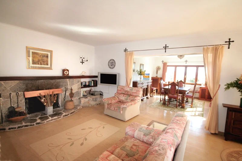 Spacious lounge with log fire for the winter