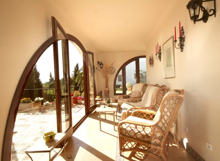 Entrada and winter terrace
