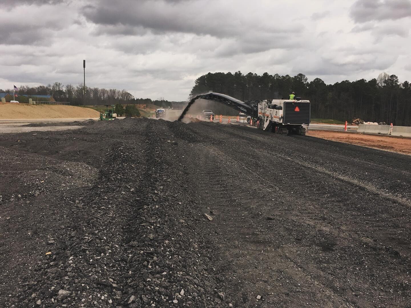 Asphalt is America&rsquo;s most recycled product. According to the National Asphalt Pavement Association - @goasphalt , the asphalt industry recycles asphalt at a rate of 99%.

#asphaltpaving #asphaltmilling #millingmachine #asphalt #paving #bitumen 