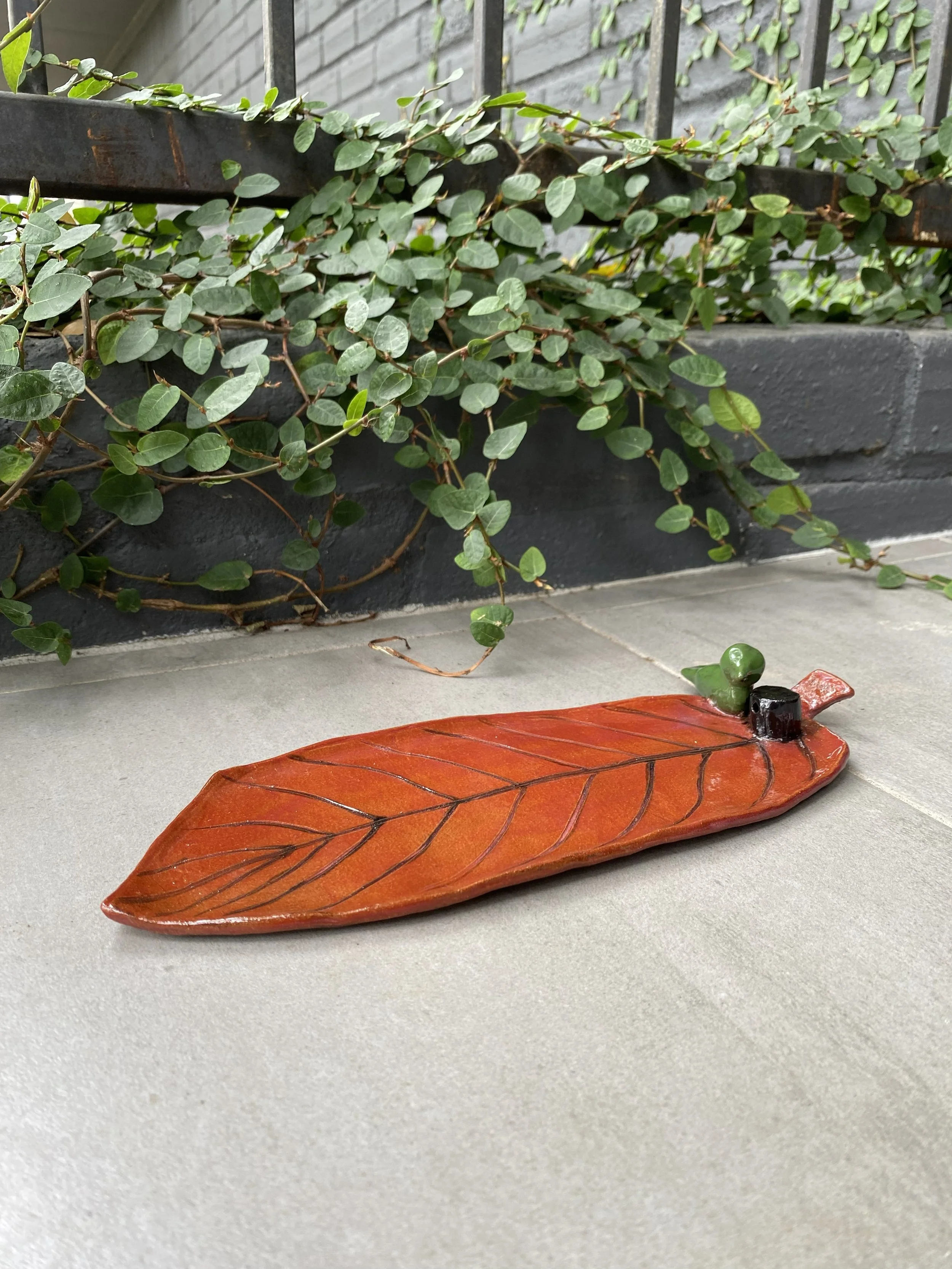 Ceramic Incense Holder, leaf-shaped (Terracotta Red)