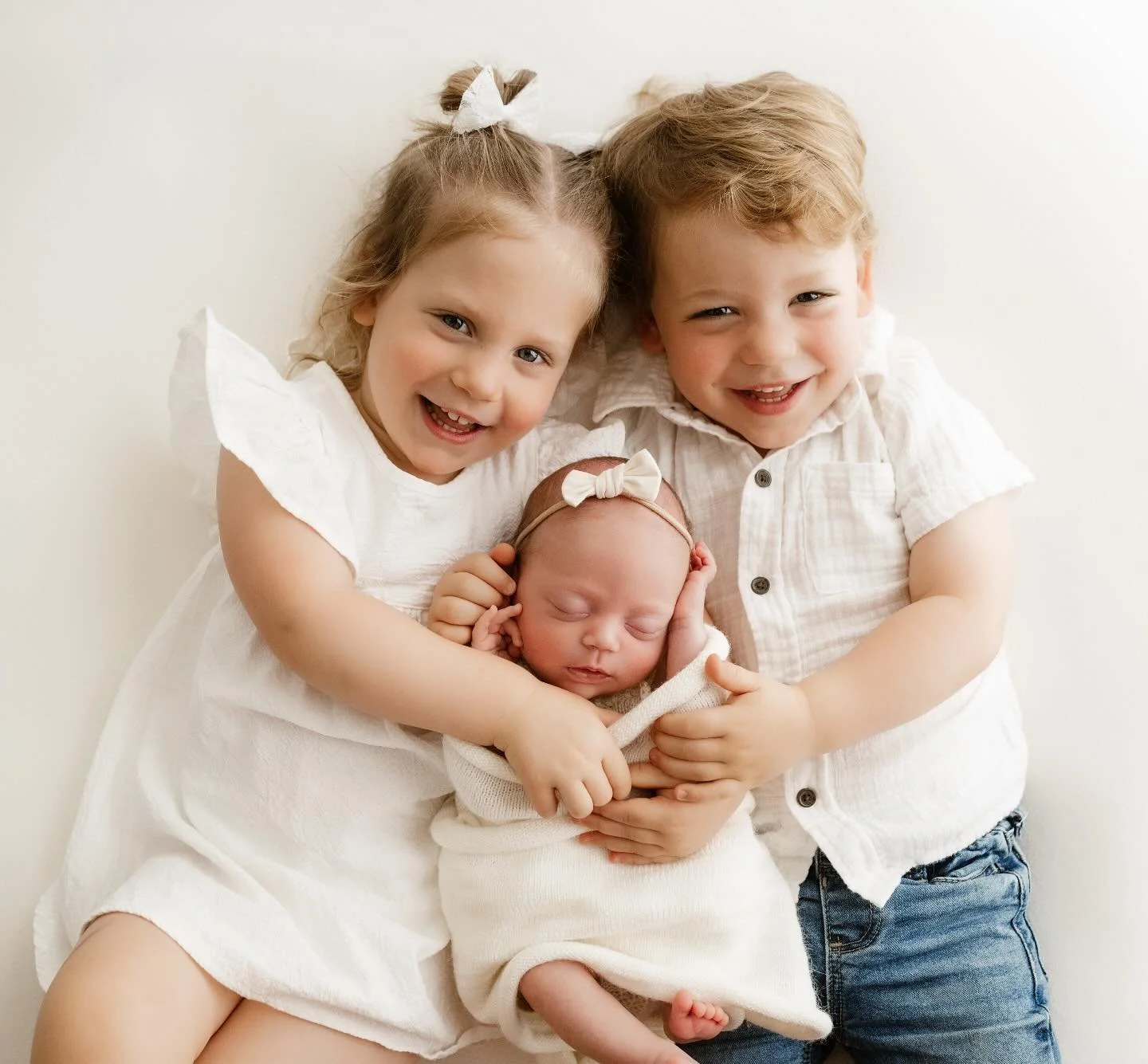 My life lately&hellip;

Slowly making my way back on here and preparing for our upcoming weddings.  Been busy engaged in what matters most, time with my babies as a new family of FIVE 🤍🙌🏼✨

📸 @alexis.chanel.photography