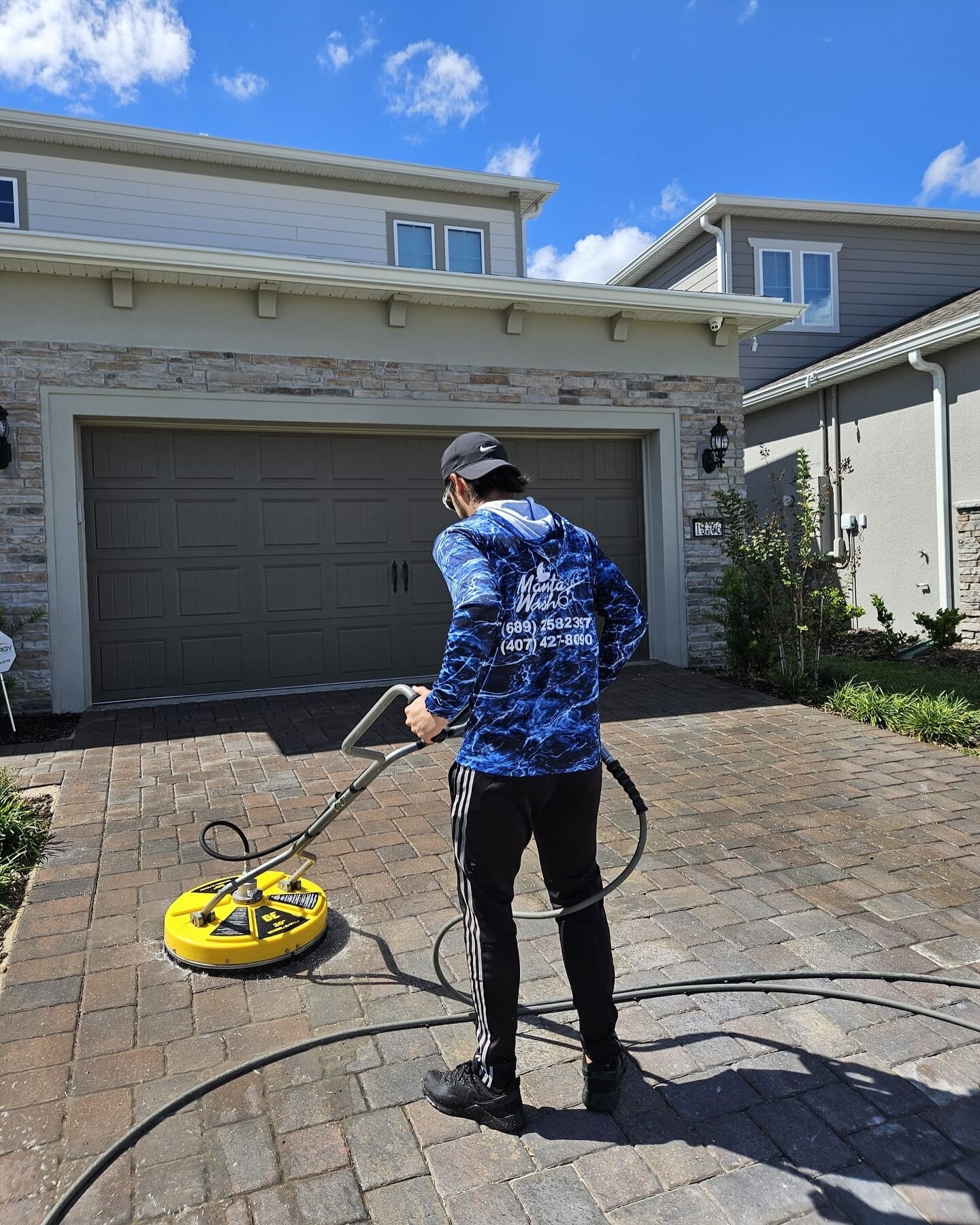 Elevate your exterior with Manta Wash&rsquo;s top-notch pressure washing expertise! 🏡💦 #MantaWash 

#PressureWashing
#SoftWashing
#ExteriorCleaning
 #PowerWash
#HouseWashing
#SurfaceCleaning
#DrivewayCleaning
#RoofWashing
#GentleWash
#MoldRemoval