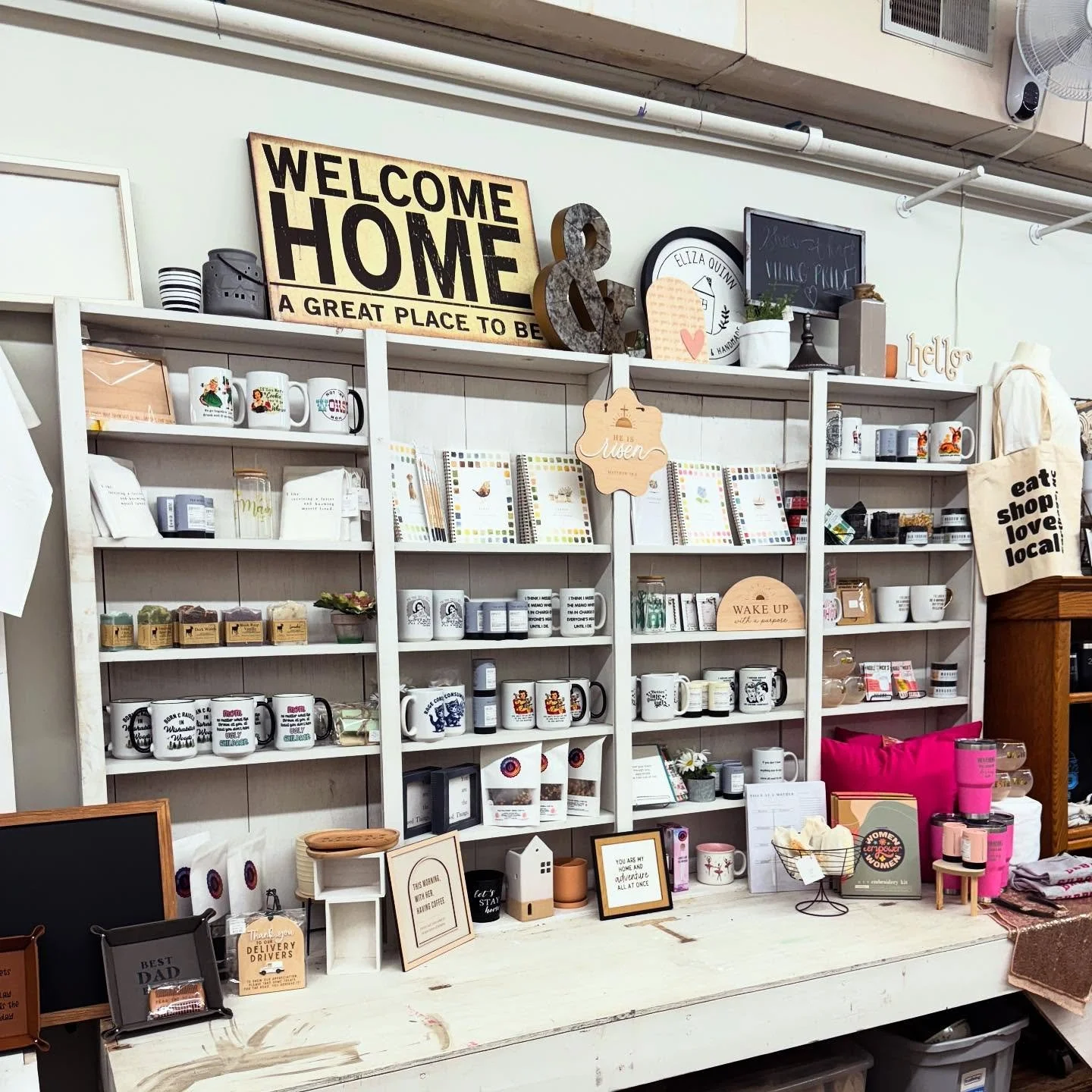Fun gifts for all favorite moms and not moms too. Come visit us and all of your favorite Carthage businesses this weekend during the annual Buggy Fest. Shop small and support all the hardworking shops that make our downtown great!
#primitivechic #f