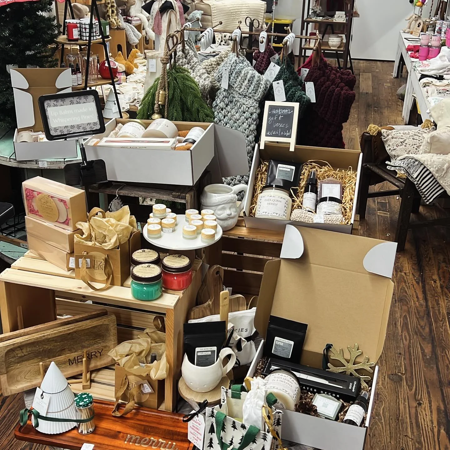 So may great gifts in shop for all of your favorite folks - teachers, friends, new girlfriends, daughters in law, moms, hairstylists, mothers in law,&hellip;a little treat for everyone still on your list. Come see@me and I&rsquo;ll help put something