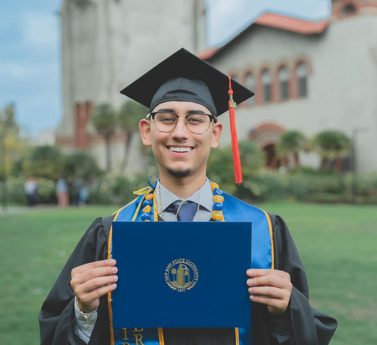 🎓 incredible achievement! ☺️ happy and grateful to take this moment for all graduates! Let&rsquo;s go SJSU!

#sjsu #sjsugradphotographer #sjsugraduation #sanjosephotographer #sanjosephotography #graduationphotography #graduationphotographer #sanjose