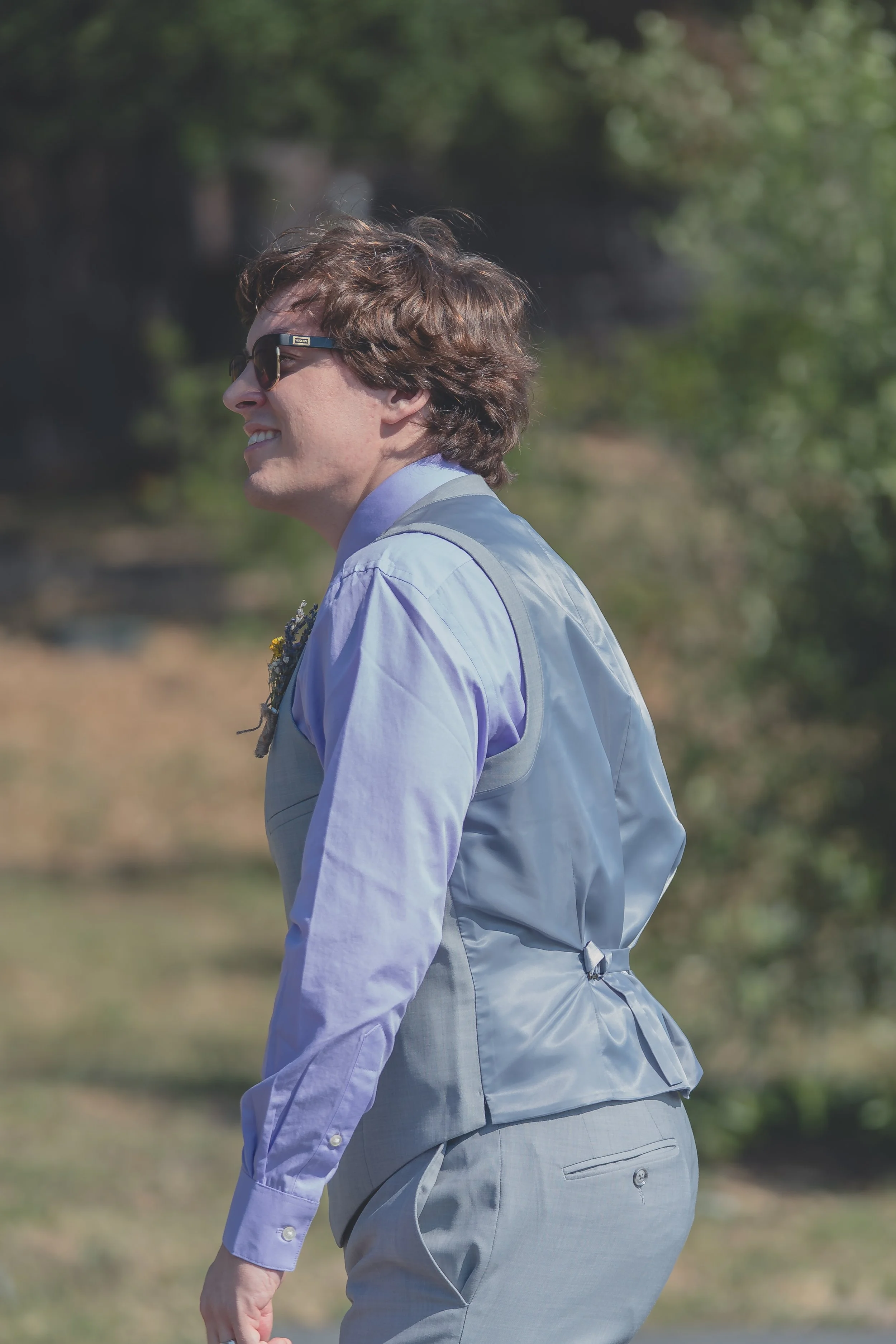 Guest walking through the venue grounds during Katherine and Calvin’s Sonoma wedding.