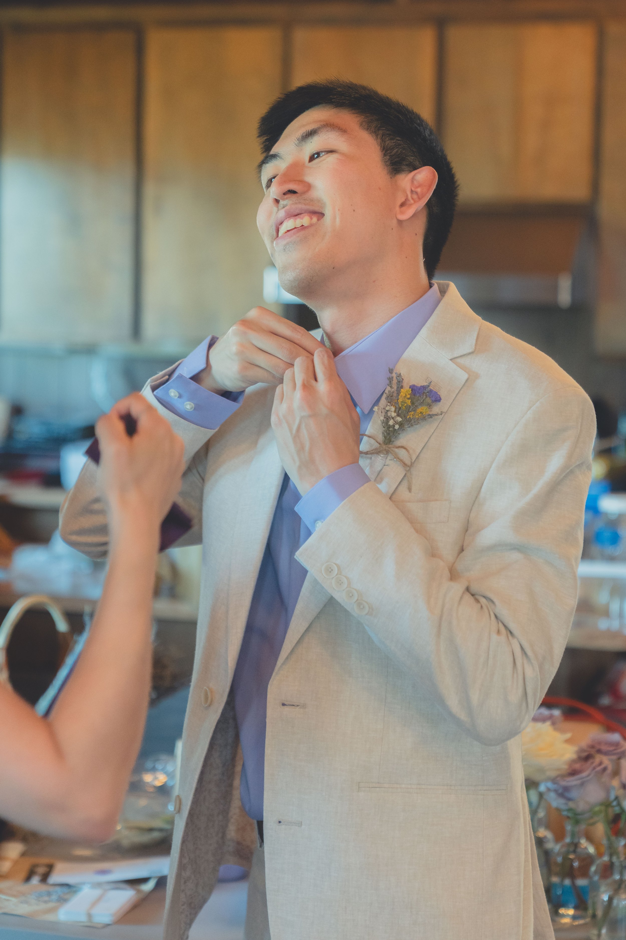 Calm pre-ceremony moment photographed with an editorial approach in Sonoma.