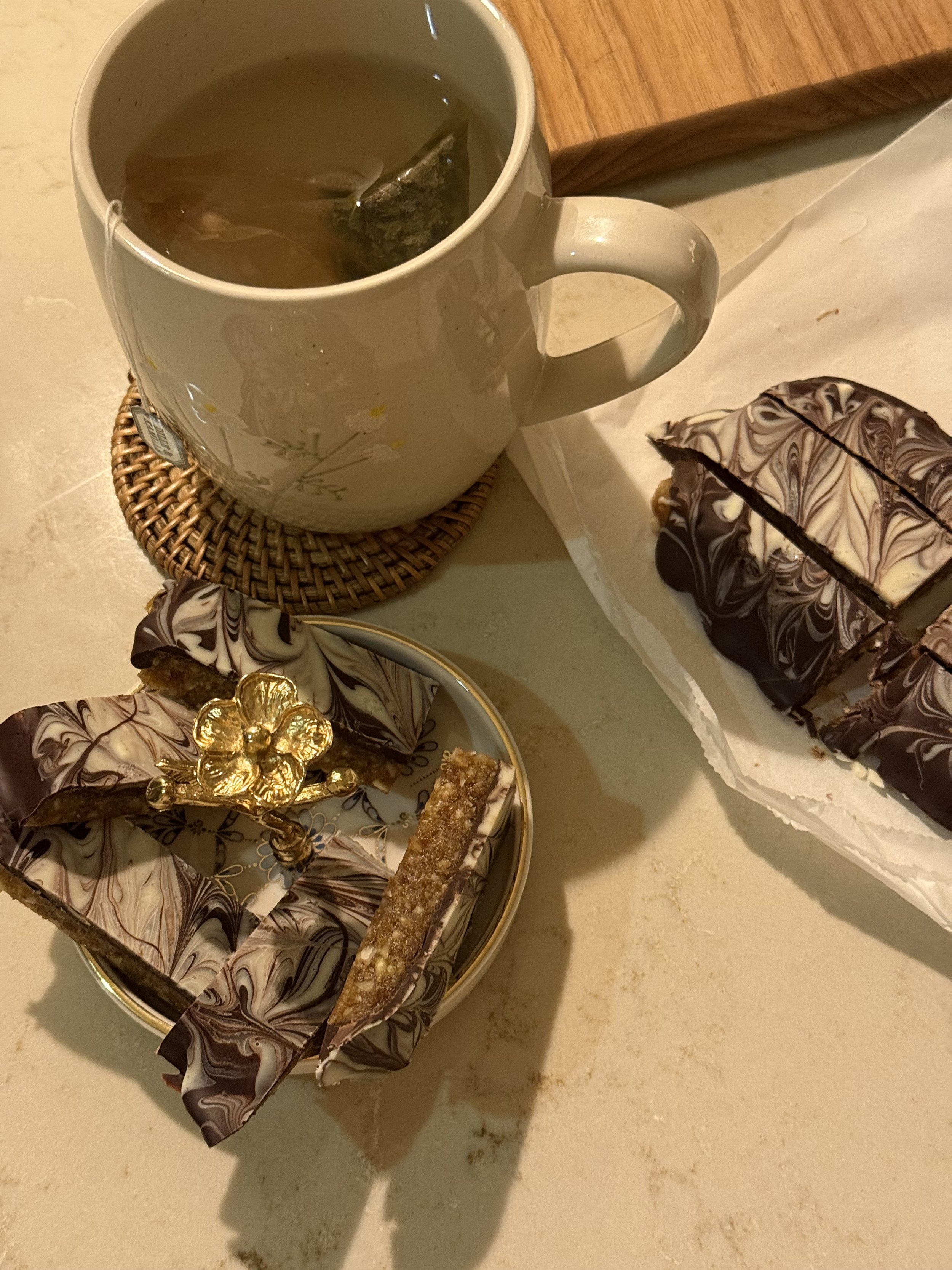 Gezonde chocolade dadelreep met noten