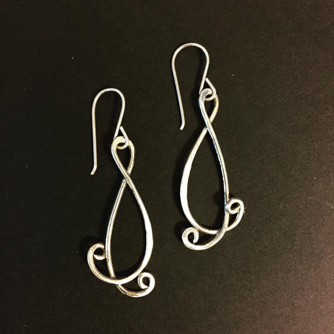 Sterling curl earrings $27
#curls #organicshapes #earthborndesigns