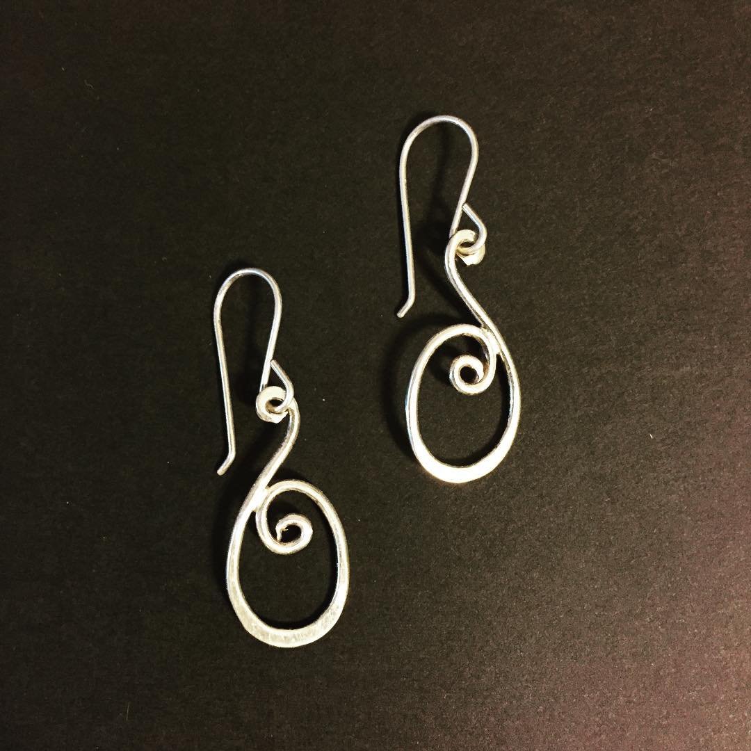 Sterling curl earrings $27
#curls #sterling #earthborndesigns