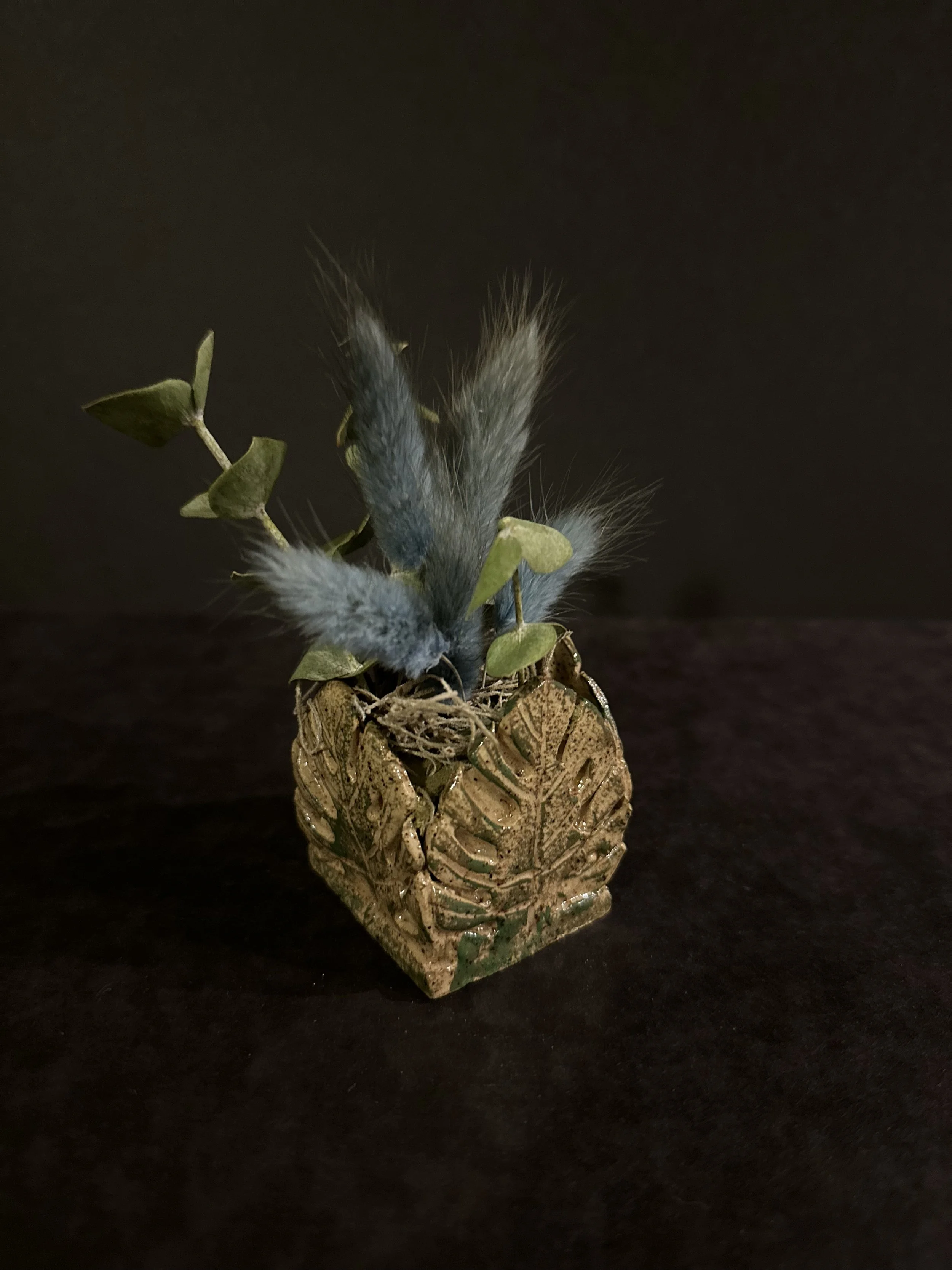 Miniature dried flower arrangement. Approx 3"