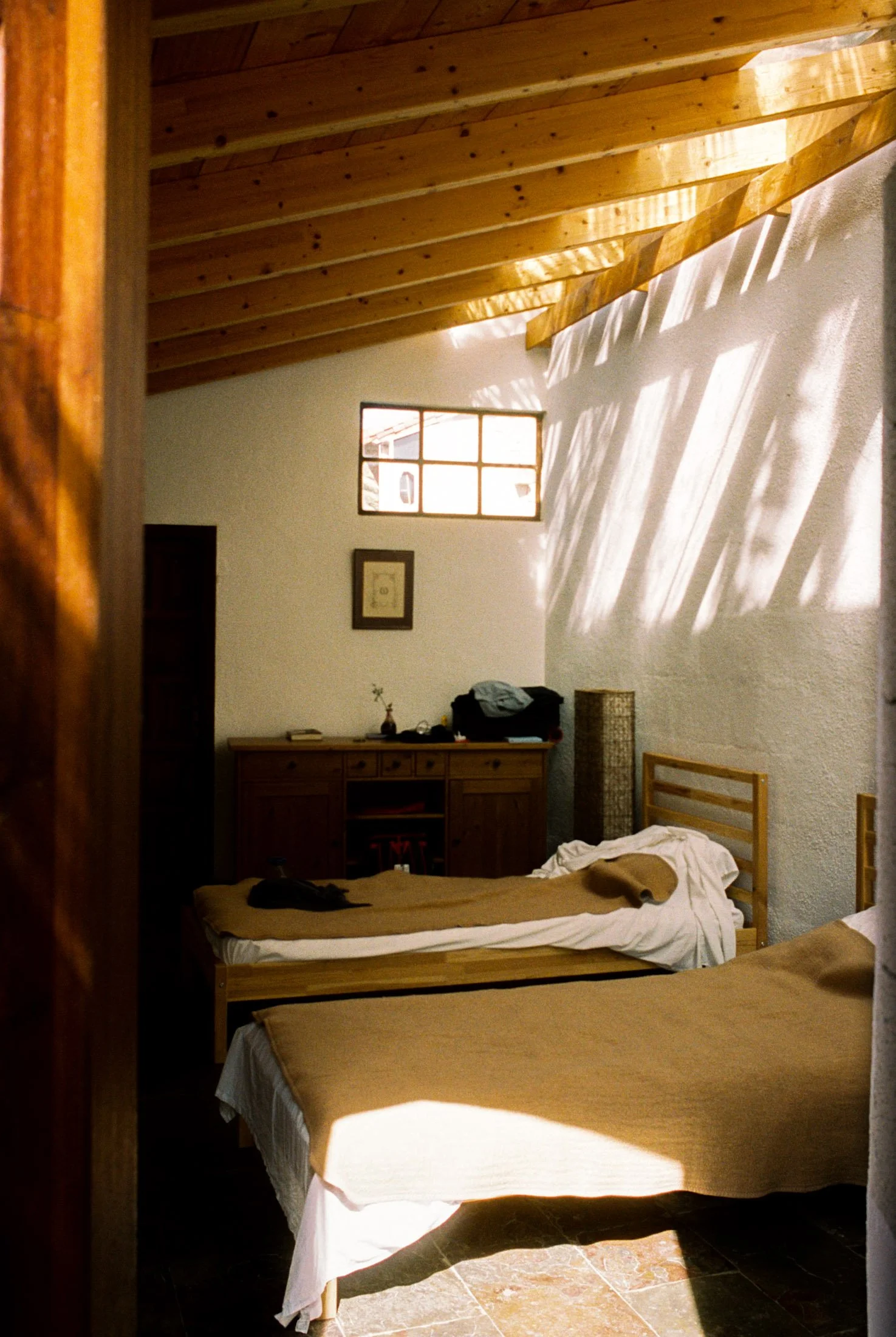 R1-03933-005A.jpg