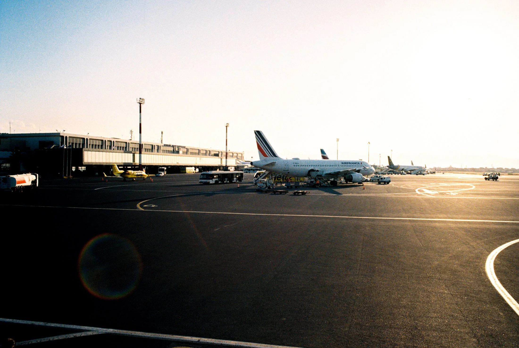 R1-03109-035A.jpg