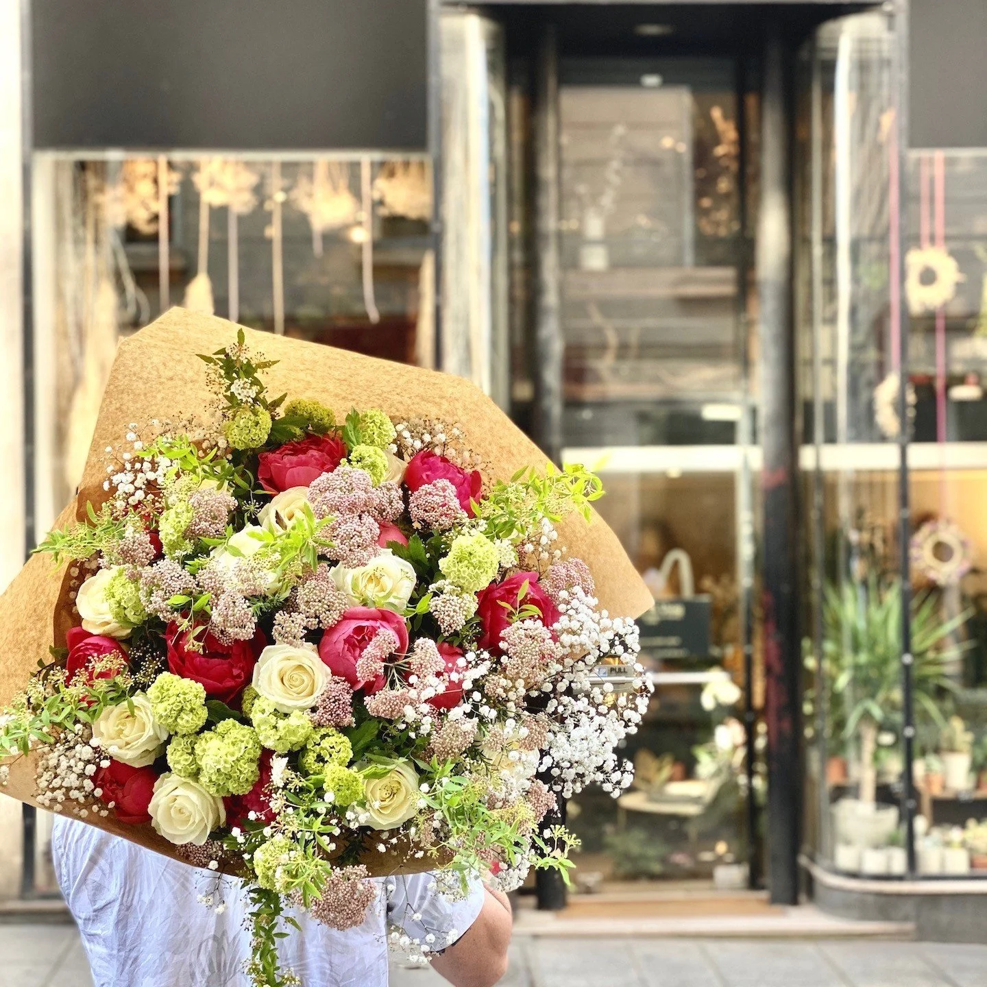 #f&ecirc;tedesm&egrave;res2023 Votre artisan fleuriste vous accueille jusque ce dimanche 14h au 30 rue de Cl&eacute;ry m&eacute;tro Sentier pour tous vos retraits de commandes et la r&eacute;alisation en temps r&eacute;el de toutes vos envies destin&