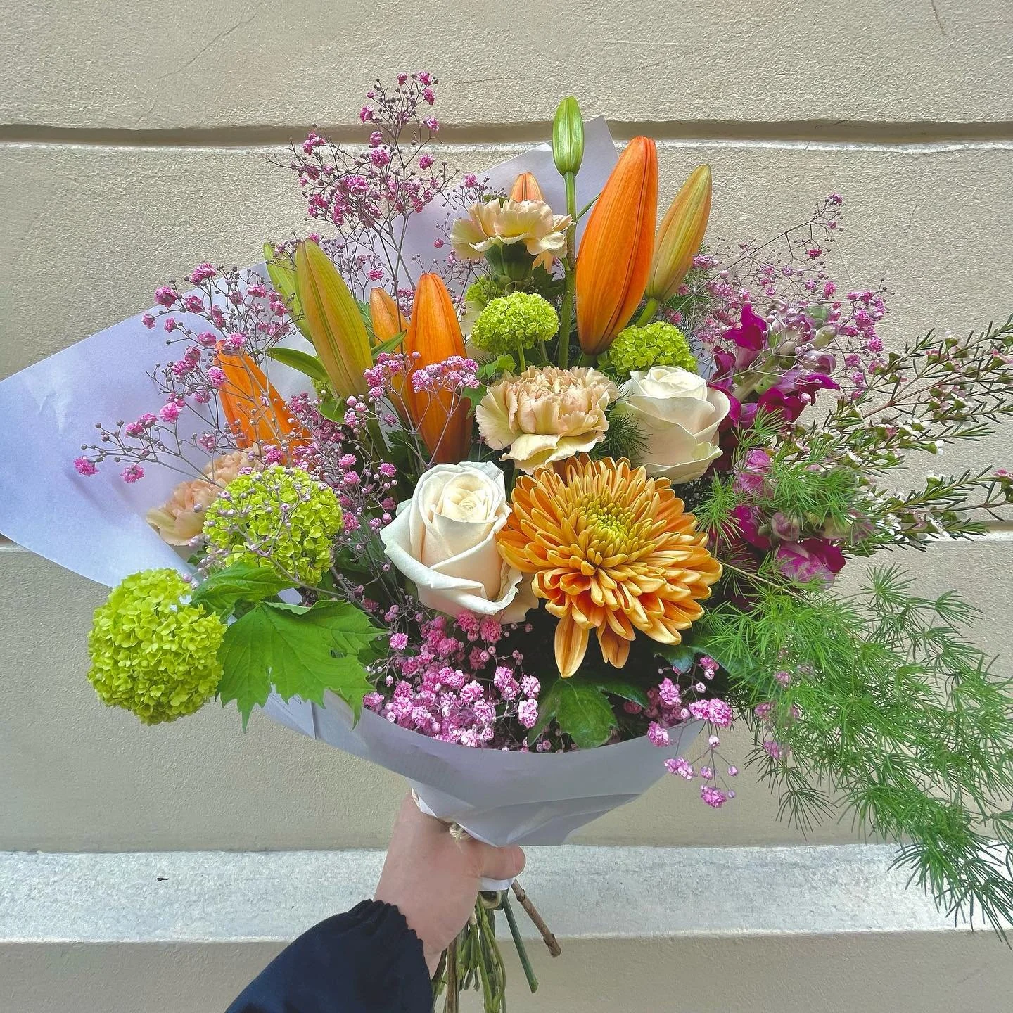 Votre artisan fleuriste AUQUE &amp; VONG PARIS vous souhaite un excellent week end aussi gris soit il et vous accueille en boutique 30 rue de Cl&eacute;ry m&eacute;tro Sentier avec ses fleurs de saisons aux couleurs et odeurs plus printani&egrave;res