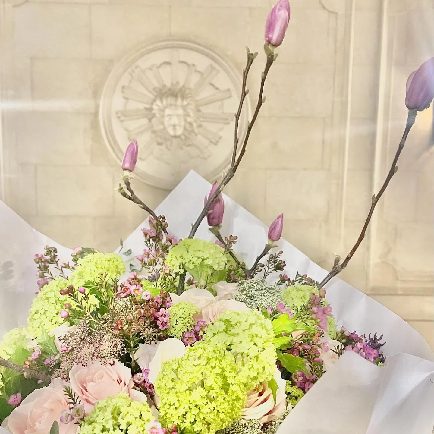 Nous vous accueillons en boutique ou recueillerons vos commandes &agrave; distance pour vous aider &agrave; faire plaisir et vous faire plaisir avant tout.
#saintvalentin2025 #auqueetvongparis #artisanfleuristeparisien