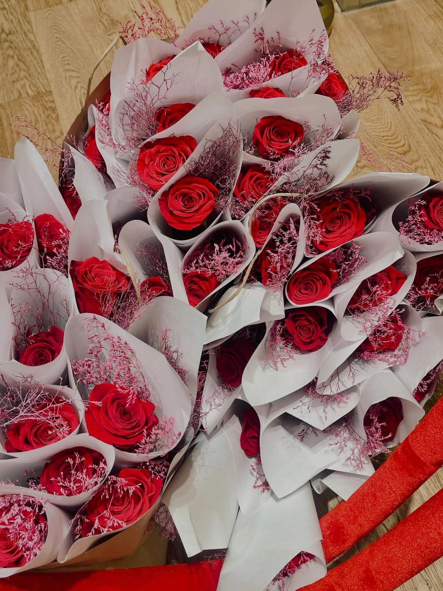 VOTRE ARTISAN FLEURISTE PARISIEN POLYNESIEN VOUS SOUHAITE UNE SAINT VALENTIN 2026 ROMANTIQUE jET R&Eacute;CONFORTANTE #fleurs #bouquet #loveisintheair #saintvalentinesday❤️ #parisinlove❤️🇫🇷