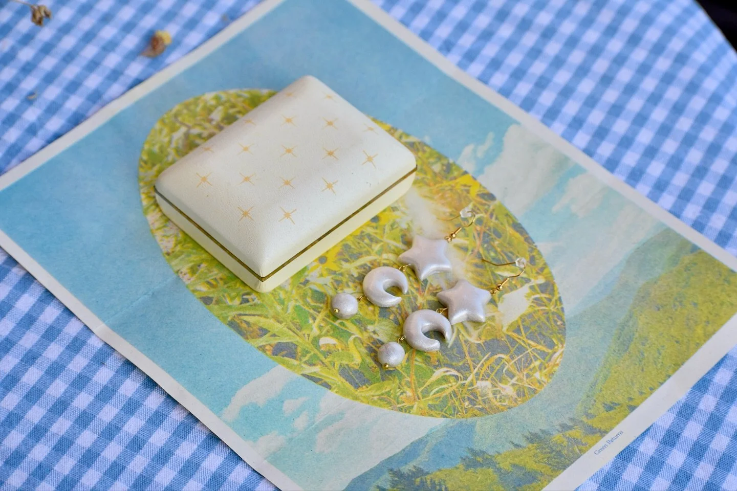 Celestial starry earrings 🌟🌕🪐 Styled here with my grandmas vintage jewelry box ◡̈ 

Gold &amp; silver pairs uploaded on the website + I&rsquo;ll be stocked at studio two three market all of November &amp; December woo!

_________

#jewelry #handma