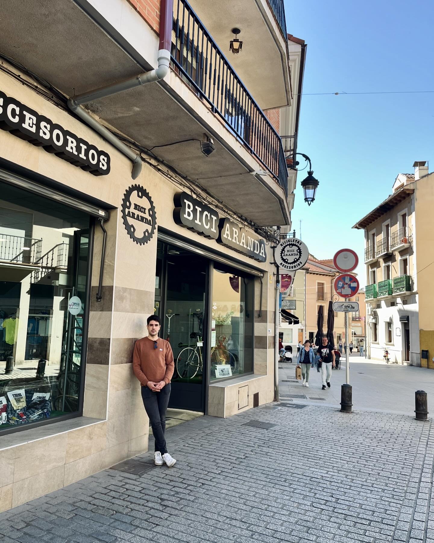 Jeg tok en uke ferie for &aring; bes&oslash;ke hjembyen min - Aranda de Duero, hvor sykkelbutikken til foreldrene mine finnes. Jeg vokste opp med &aring; se dem reparere sykler, noe som vekket lidenskapen min for sykling og fikk meg til &aring; velge