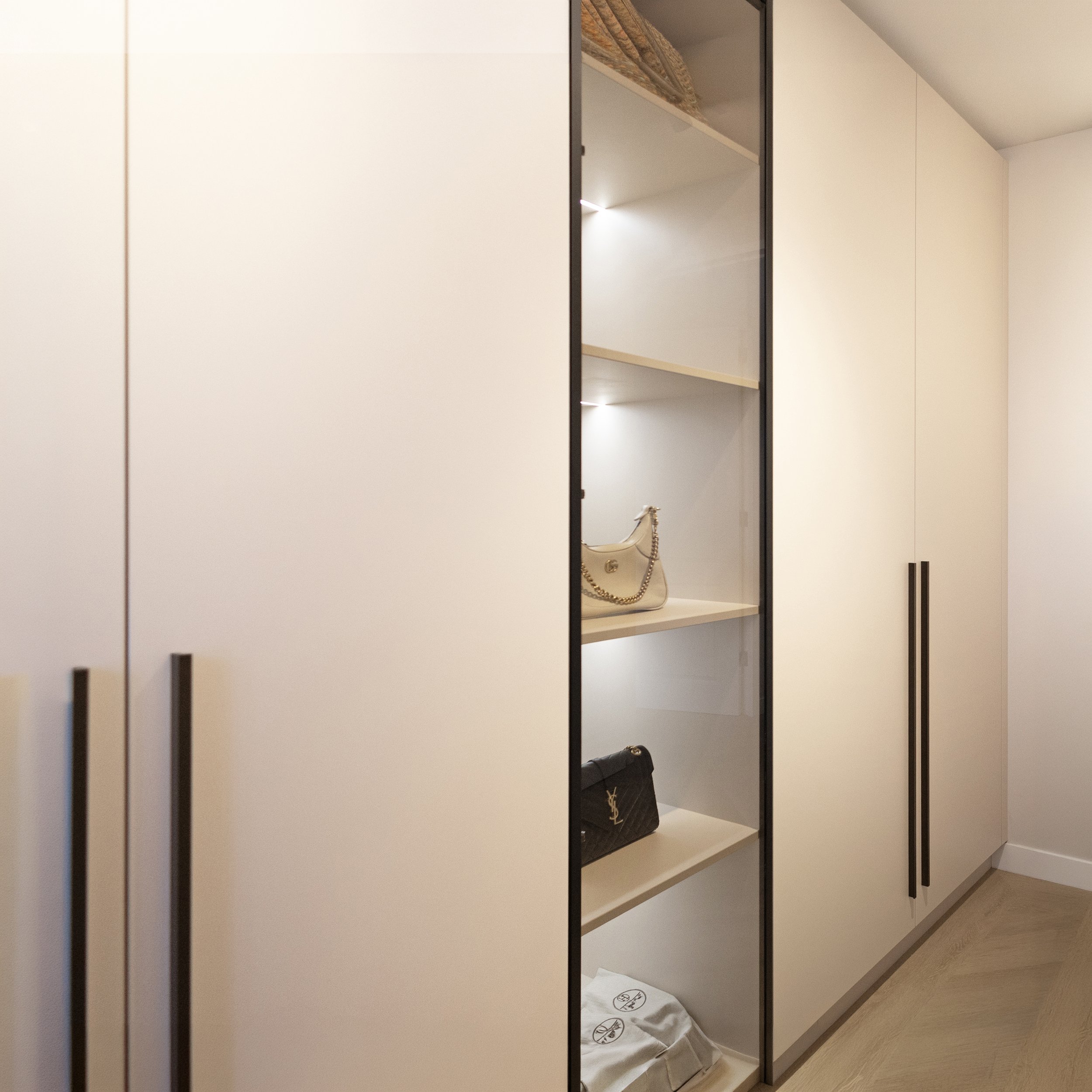 BHinterieur KASTEN VITRINE (15).jpg