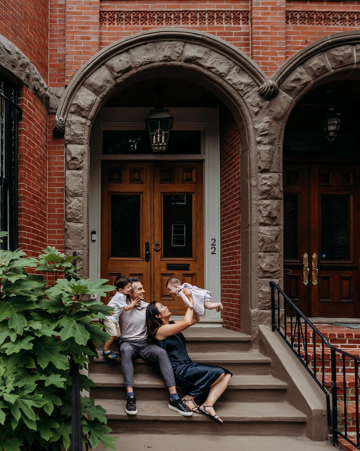 Cute babies, gorgeous architecture and some stunning greenery.. all of my favorite things!