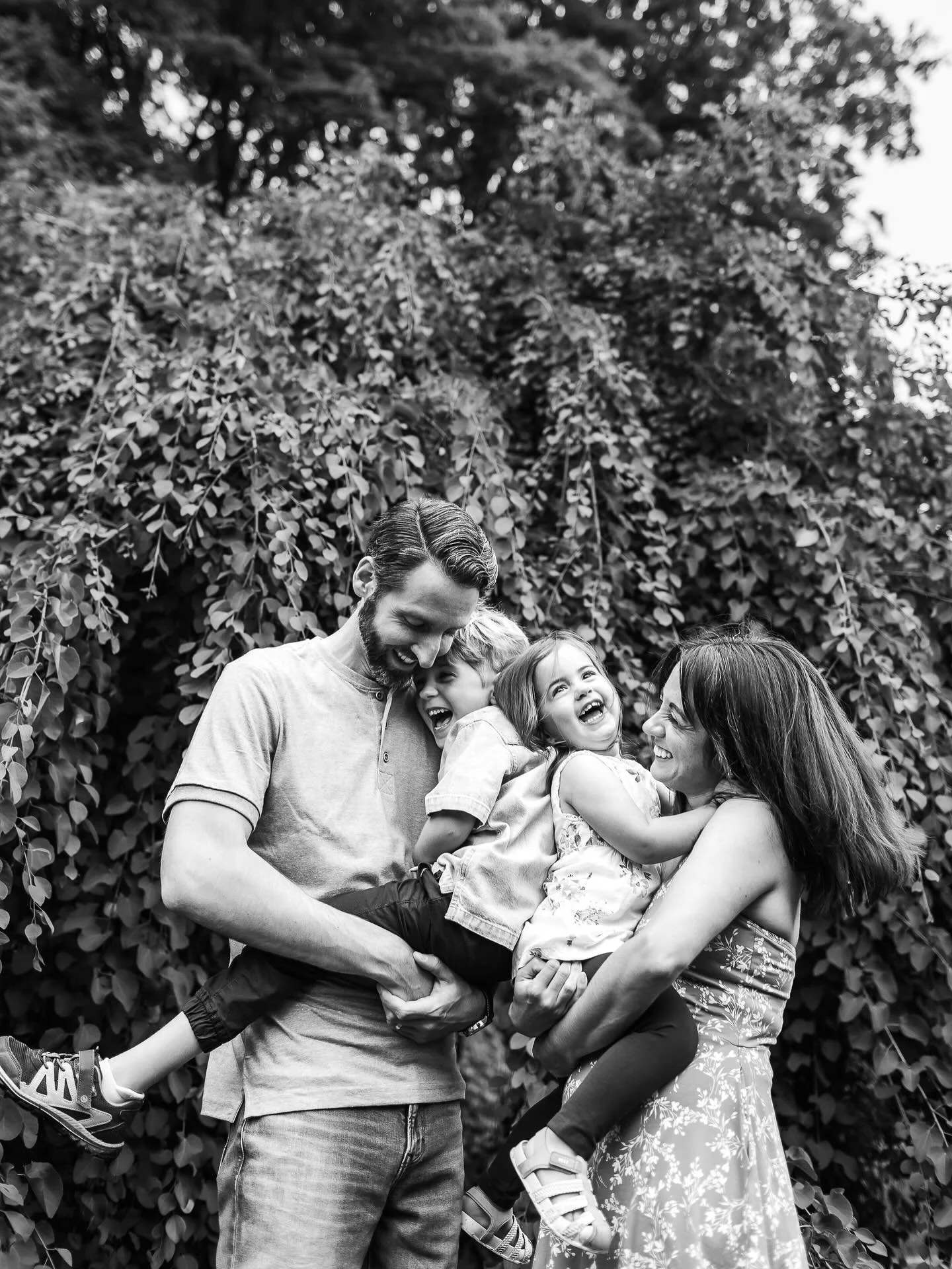 I don&rsquo;t want to alarm you but back to school chaos starts next month 😅 If booking a fall family session is on your list then get on it now! I released fall dates to my email list last week and only have a couple weekend dates left. Head to my 
