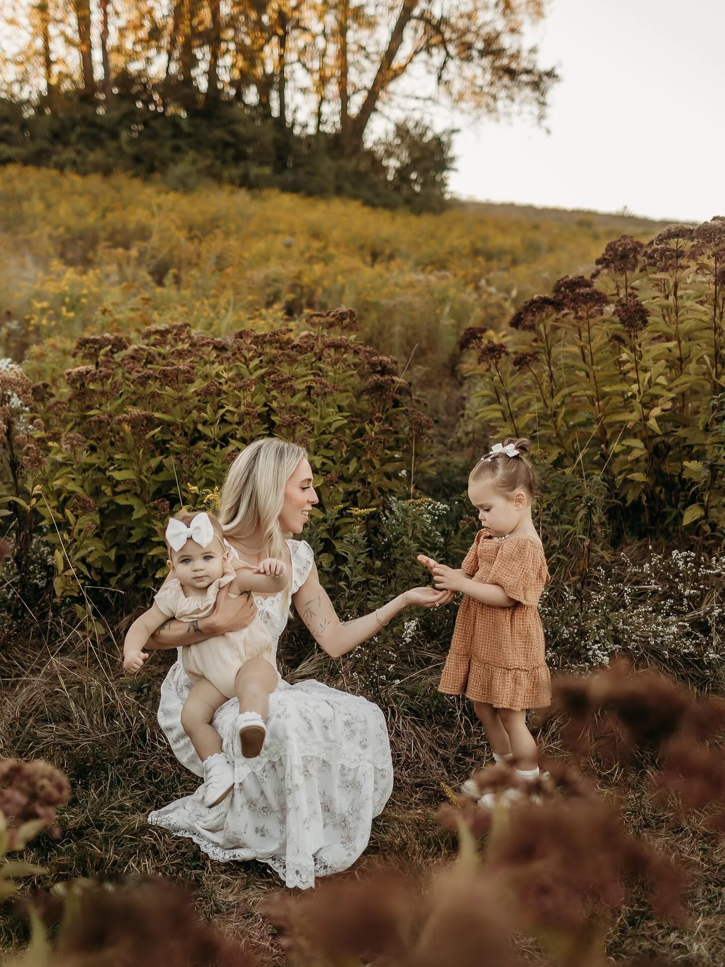 I love this time of year when I can stop stressing about sunset times, weather forecasts, and how many leaves are left on the trees 😅 and instead snuggle up with a snack and an editing queue full of families making me smile ear to ear!