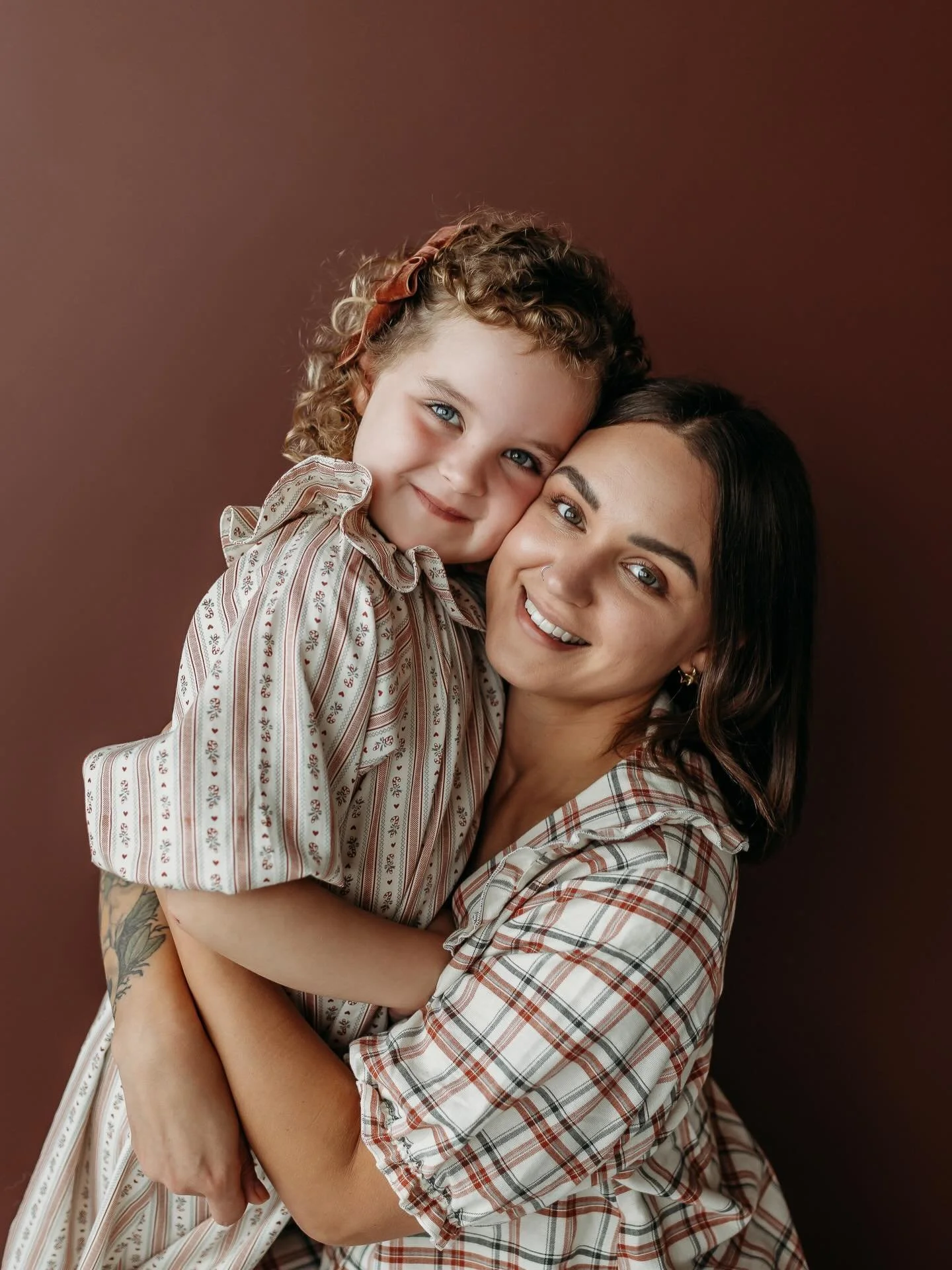 24 more sleeps!!

Outfits: @owenandsagebaby 
Models: @gaabbiemarie @sar.dehaan 
Studio: @thelindenroom_