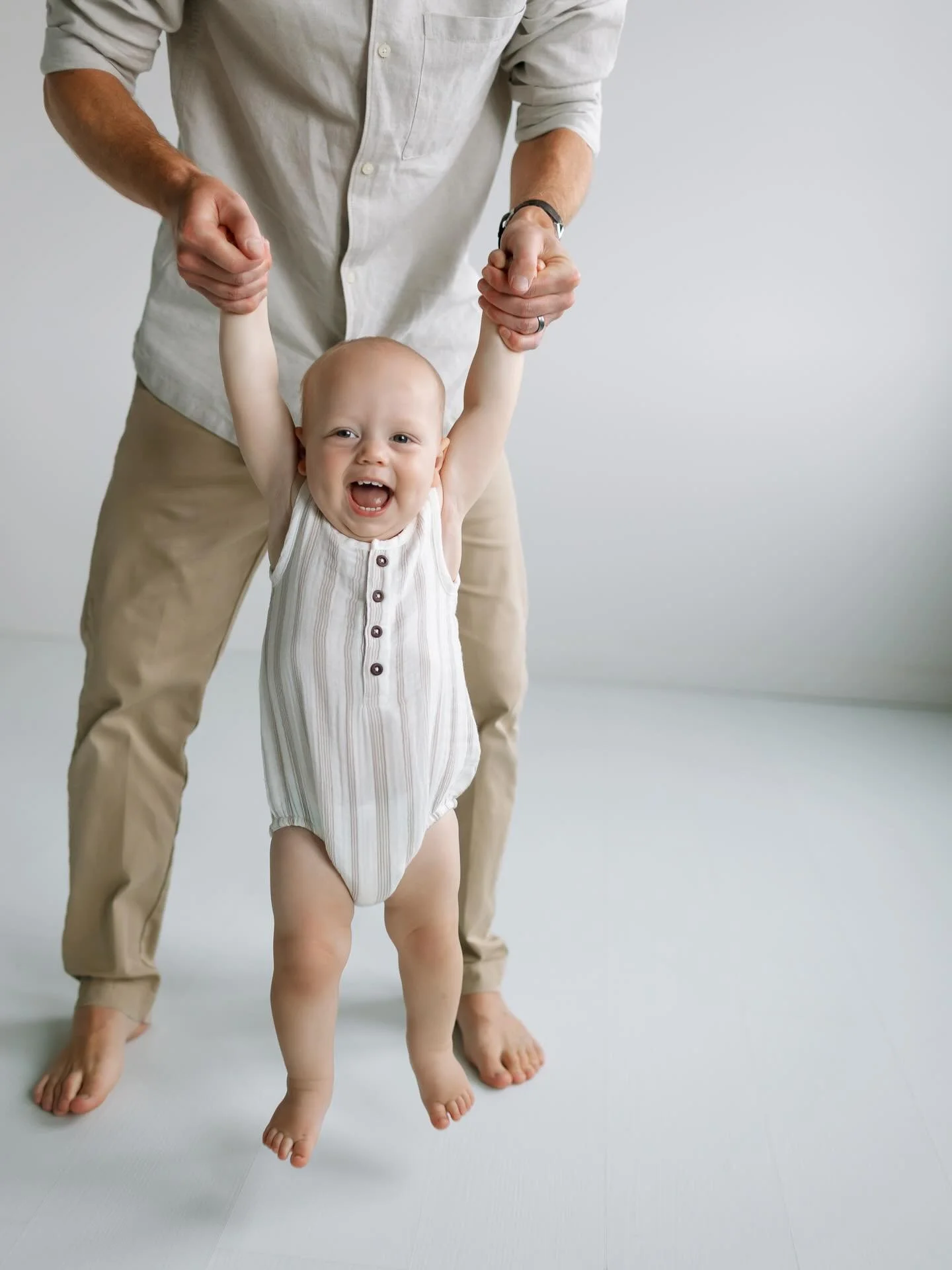 Can I be honest?

I&rsquo;m dying to tear down all the holiday decor @thelindenroom_ . I&rsquo;m ready for a fresh start, a blank slate, a little more room for more studio sessions like this!