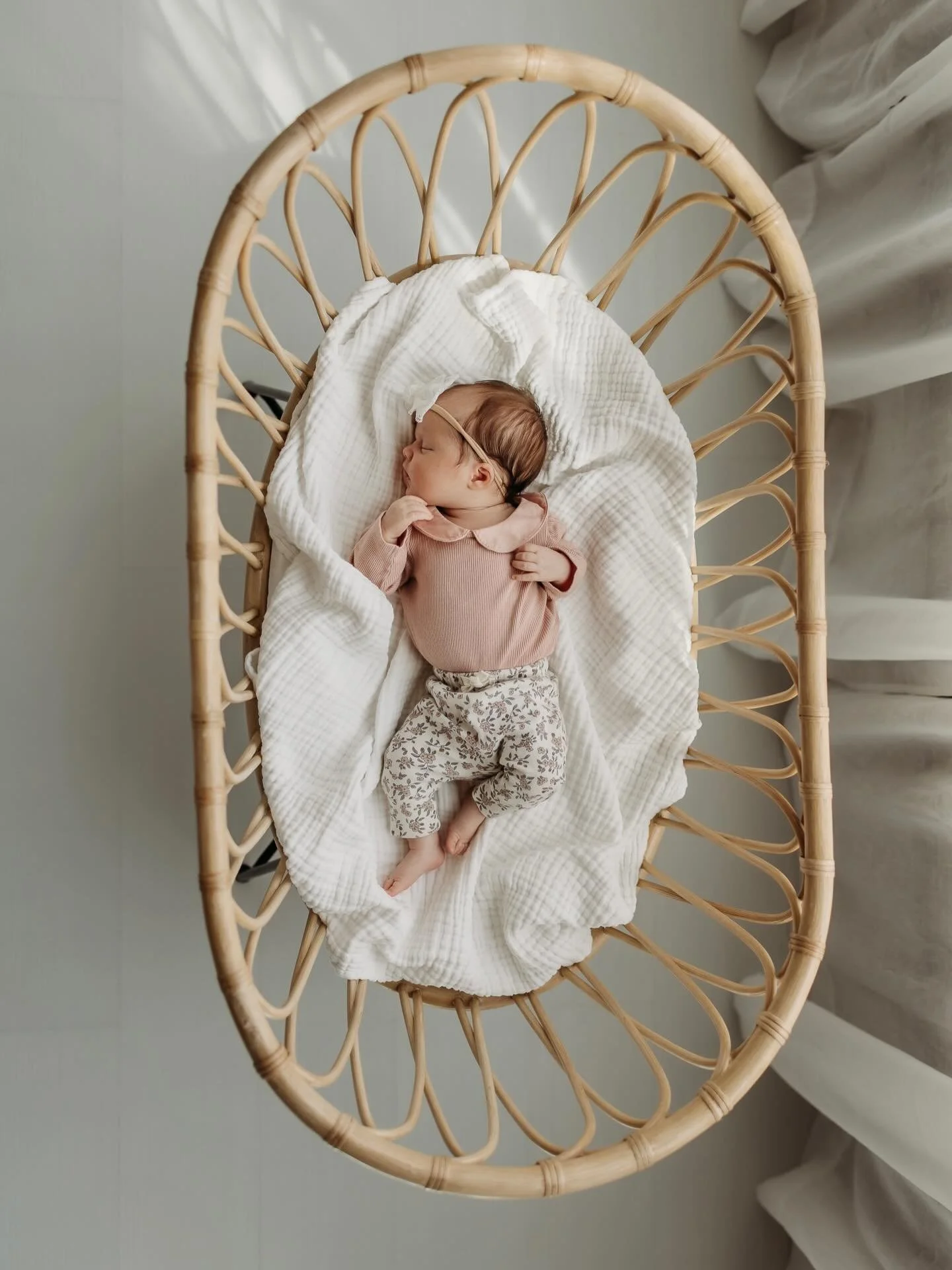 I can&rsquo;t believe I&rsquo;m doing this but&hellip;

For EVERY studio newborn session scheduled between February and April, I&rsquo;m offering a FREE mini maternity session for just mom to be (with full access to my client closet)!!

Go click the 