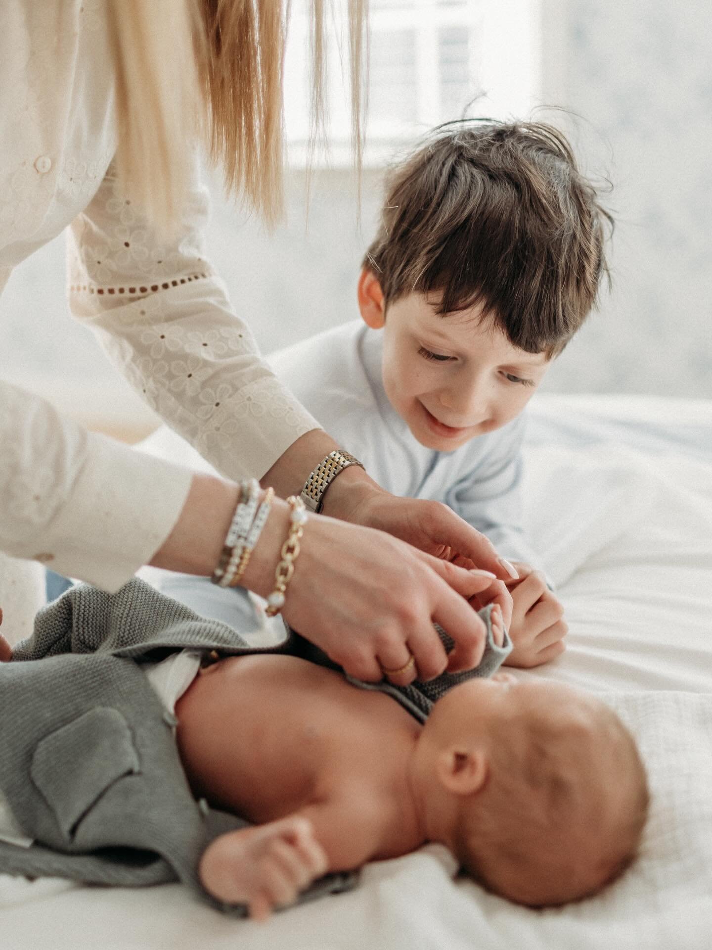 That feeling when you have two little sisters and then you finally get a baby brother!!

I&rsquo;m forever here for those sweet sibling images 🥹